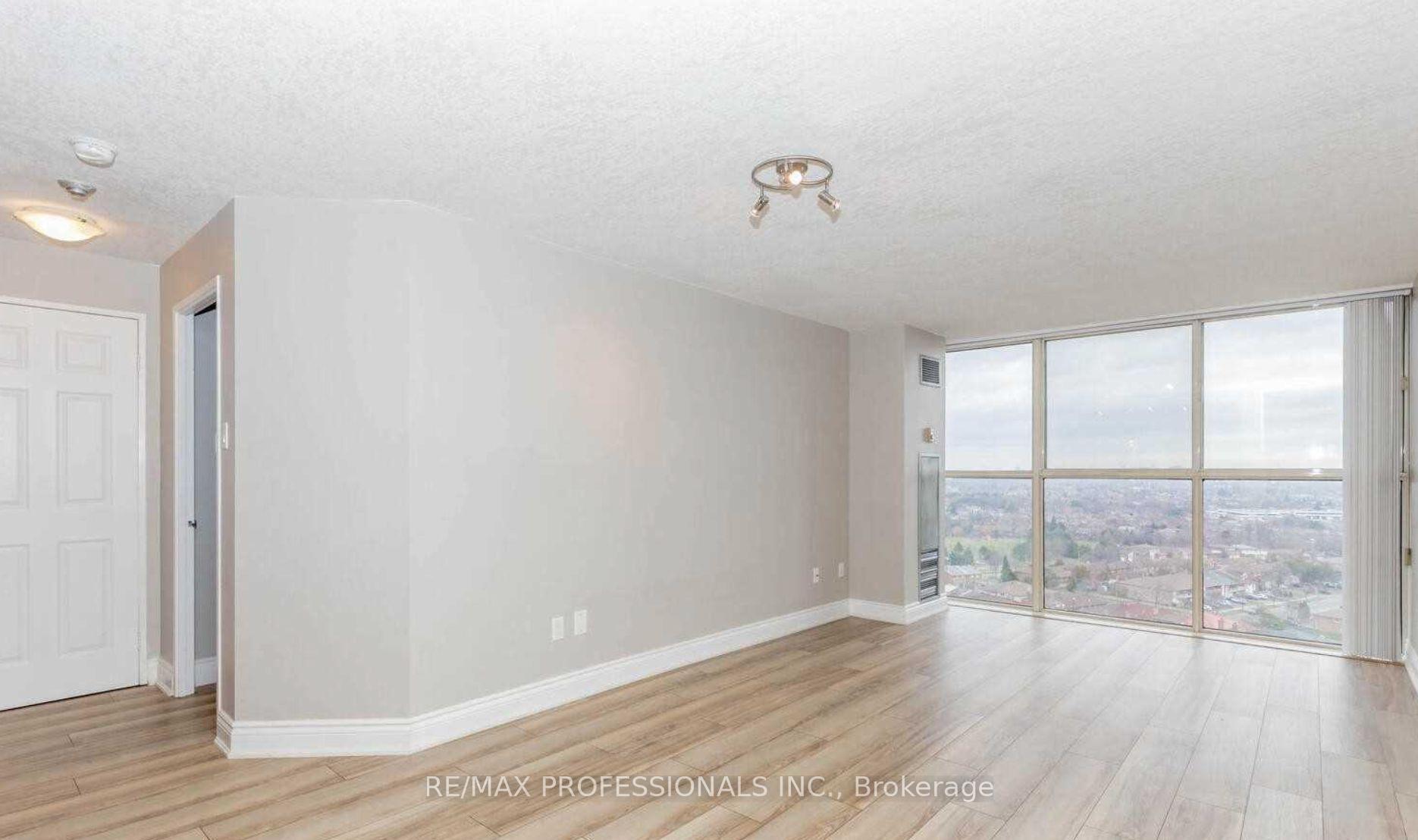 Photo 5 of Unit 1606, 4205 Shipp Drive, Mississauga, City Centre — HOMEH