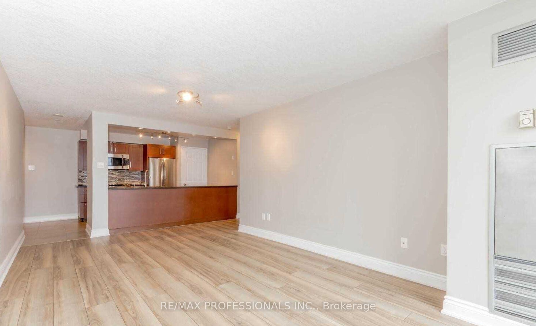 Photo 6 of Unit 1606, 4205 Shipp Drive, Mississauga, City Centre — HOMEH