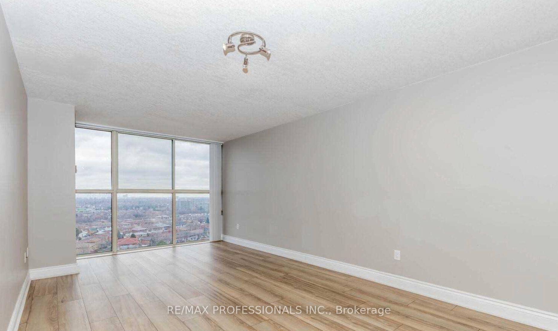 Photo 8 of Unit 1606, 4205 Shipp Drive, Mississauga, City Centre — HOMEH