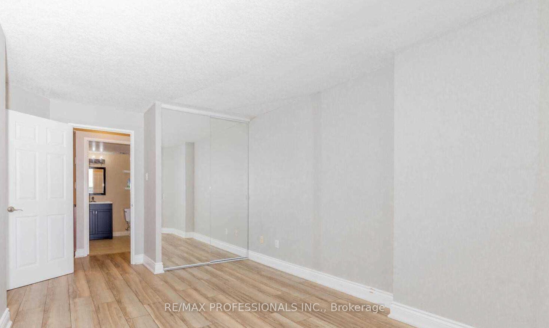 Photo 9 of Unit 1606, 4205 Shipp Drive, Mississauga, City Centre — HOMEH