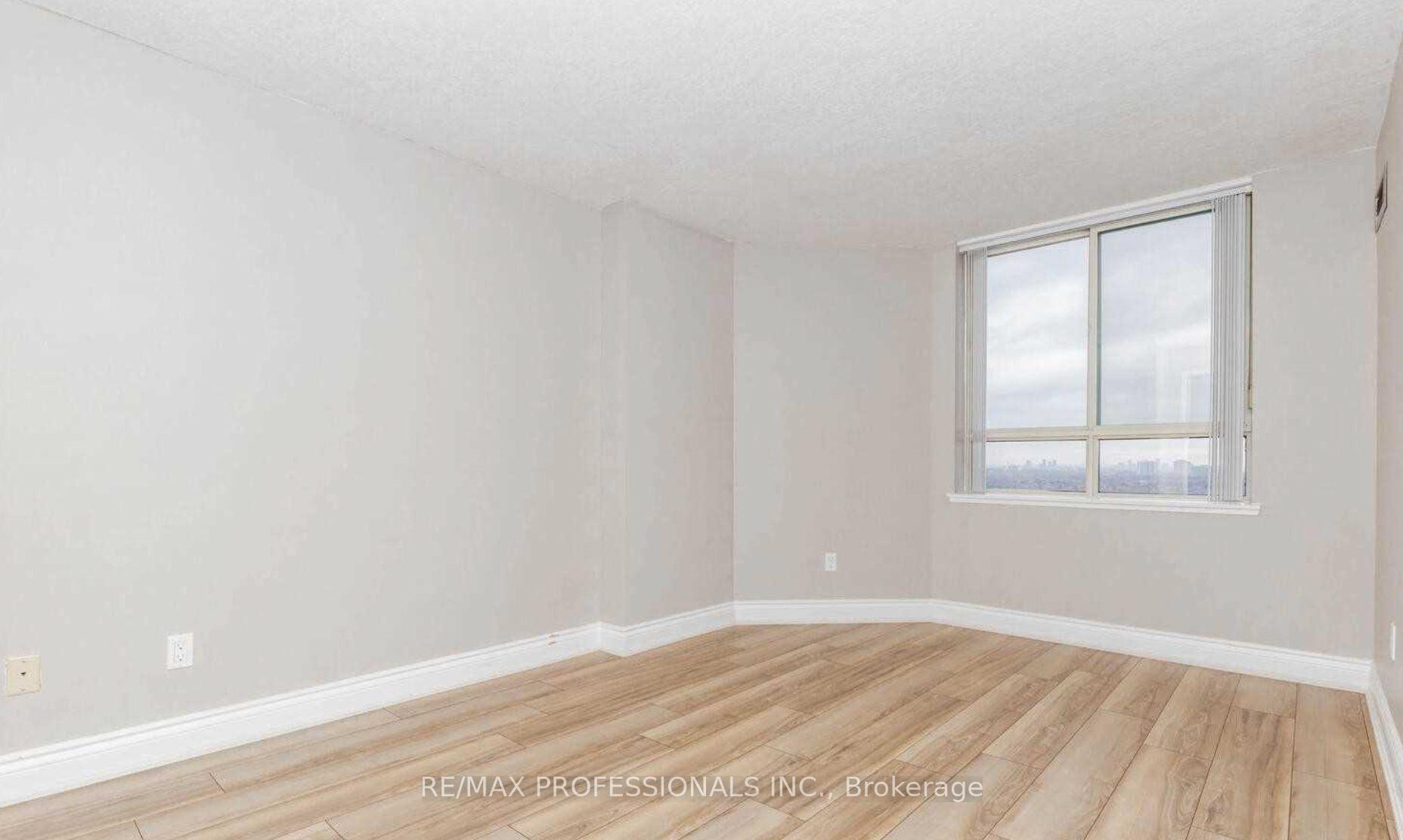 Photo 10 of Unit 1606, 4205 Shipp Drive, Mississauga, City Centre — HOMEH