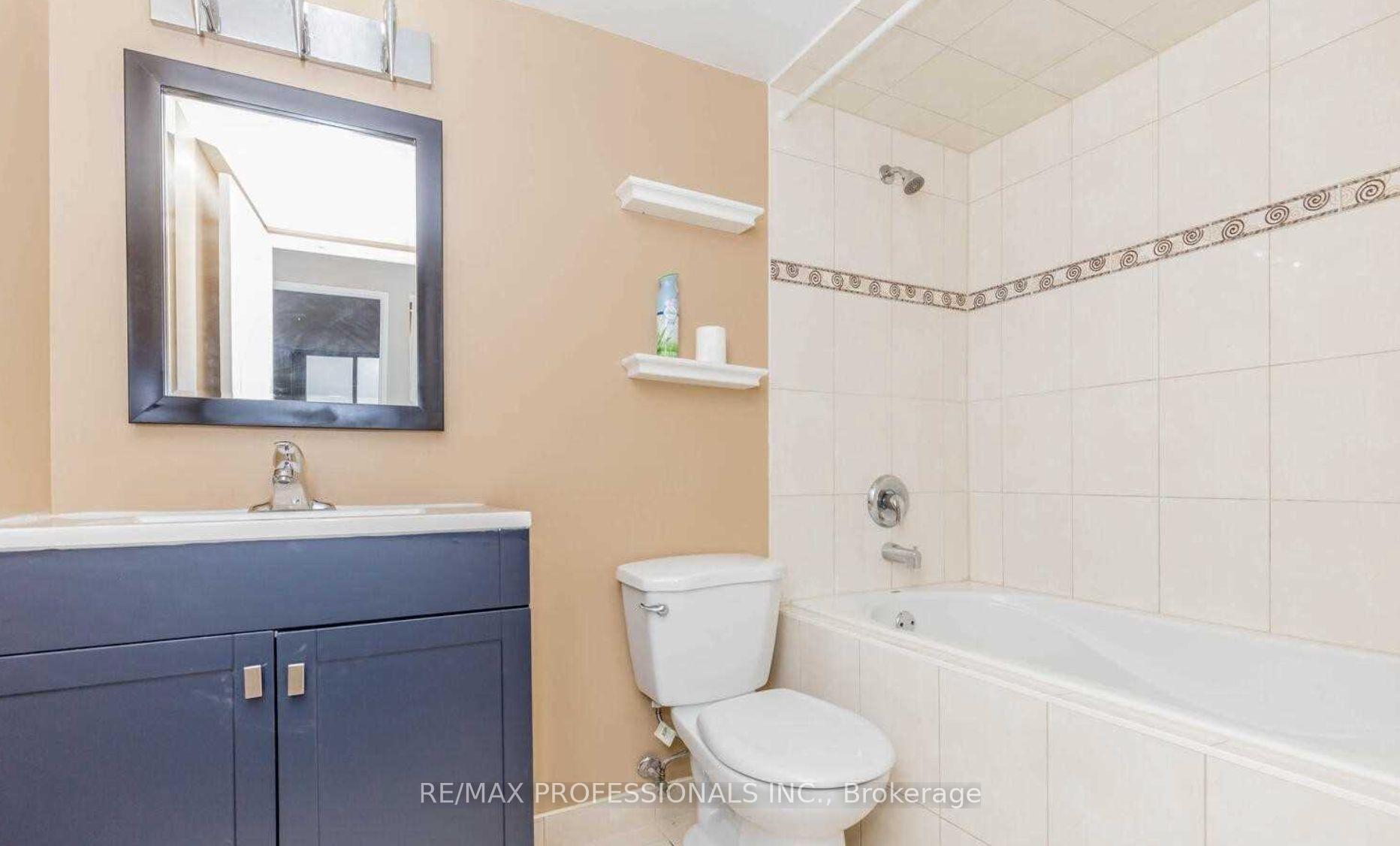 Photo 11 of Unit 1606, 4205 Shipp Drive, Mississauga, City Centre — HOMEH