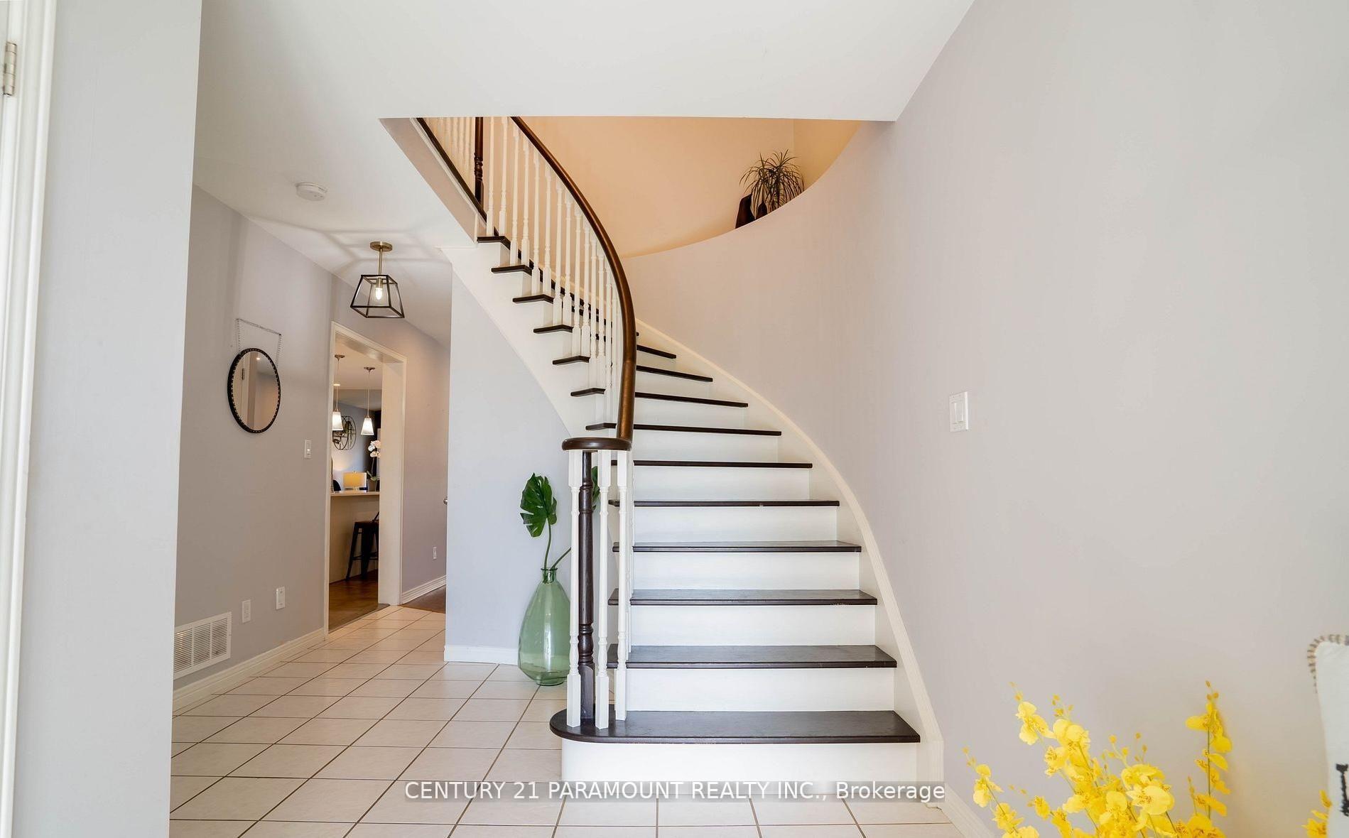 Photo 2 of 100 Fieldcrest Avenue, Clarington, Courtice — HOMEH