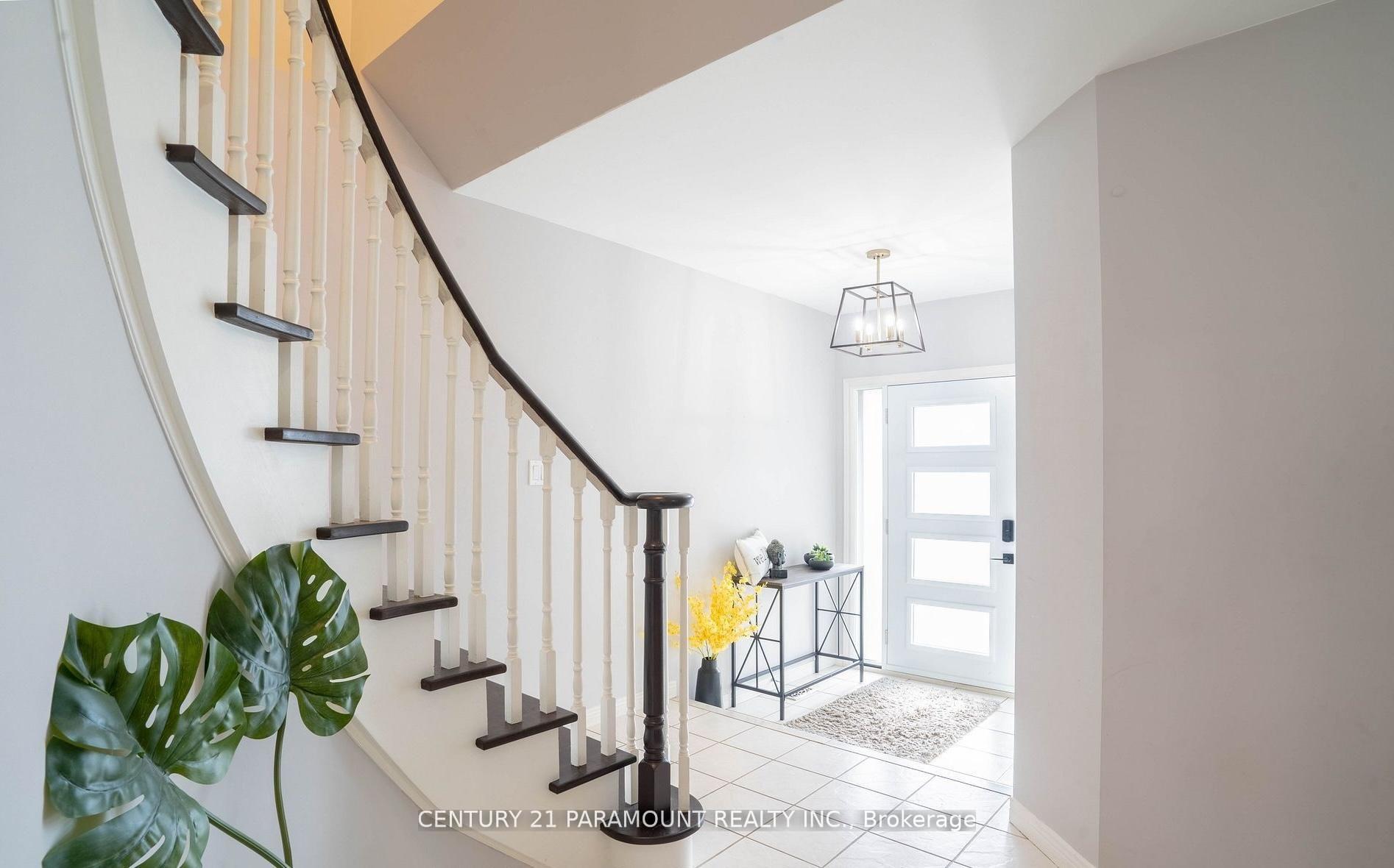 Photo 5 of 100 Fieldcrest Avenue, Clarington, Courtice — HOMEH