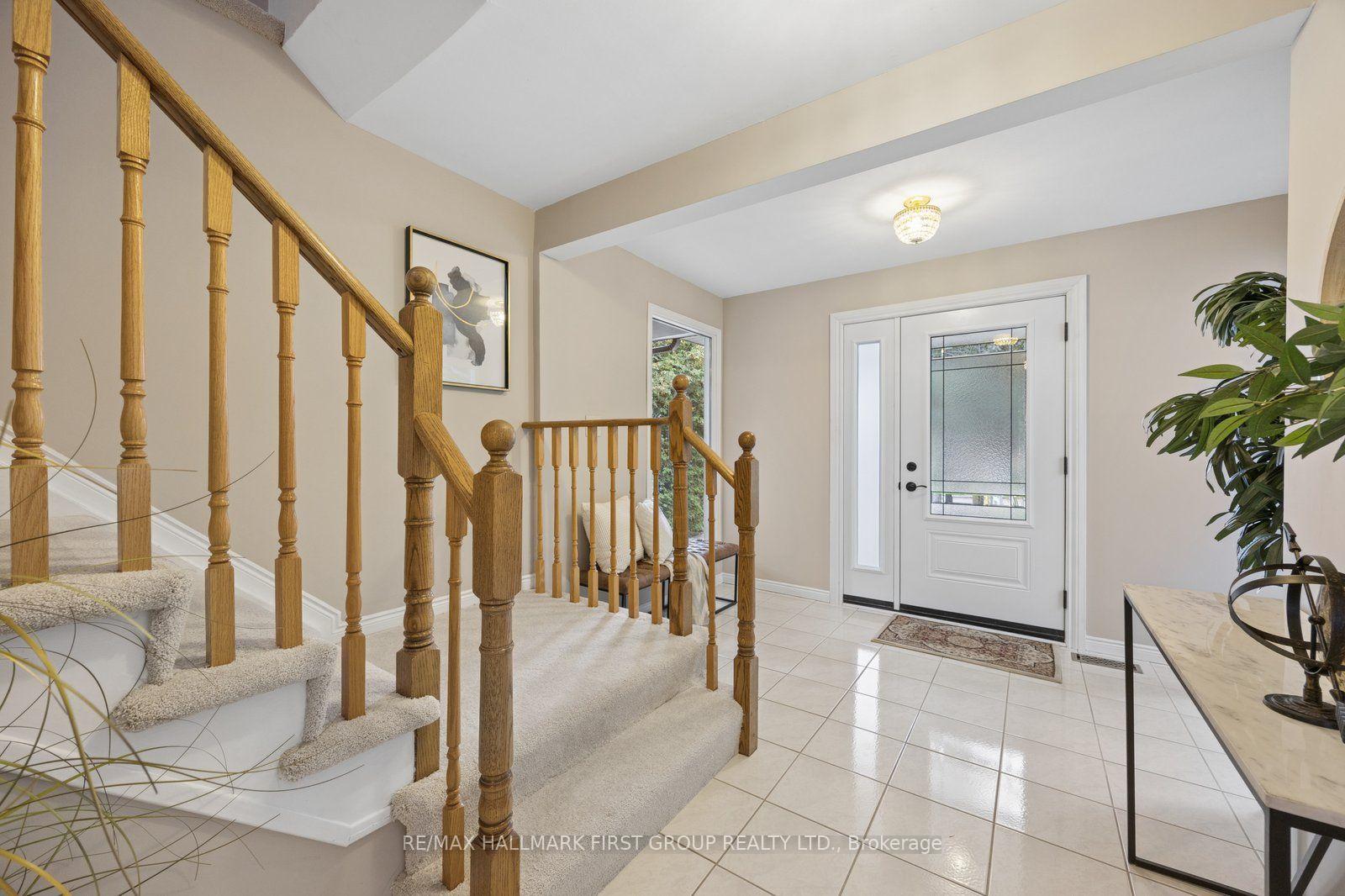 Photo 3 of 920 Essa Crescent, Pickering, West Shore — HOMEH