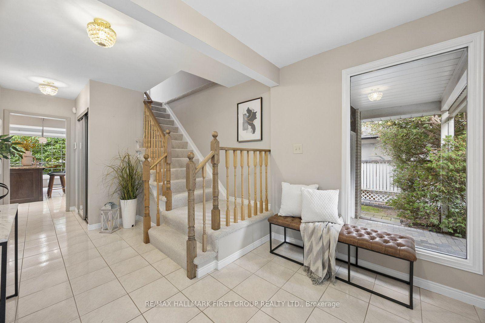 Photo 4 of 920 Essa Crescent, Pickering, West Shore — HOMEH