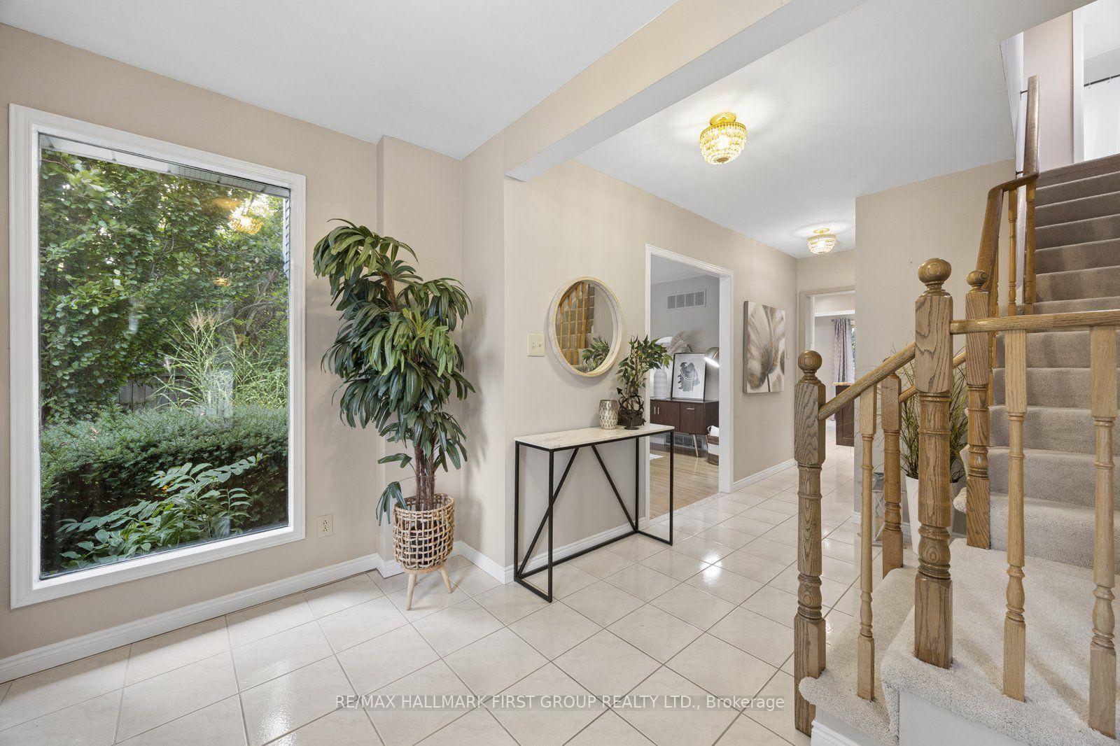 Photo 5 of 920 Essa Crescent, Pickering, West Shore — HOMEH