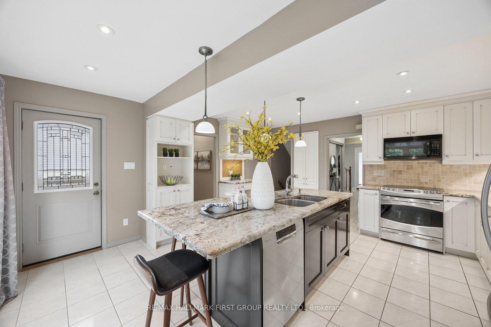 Photo 15 of 920 Essa Crescent, Pickering, West Shore — HOMEH