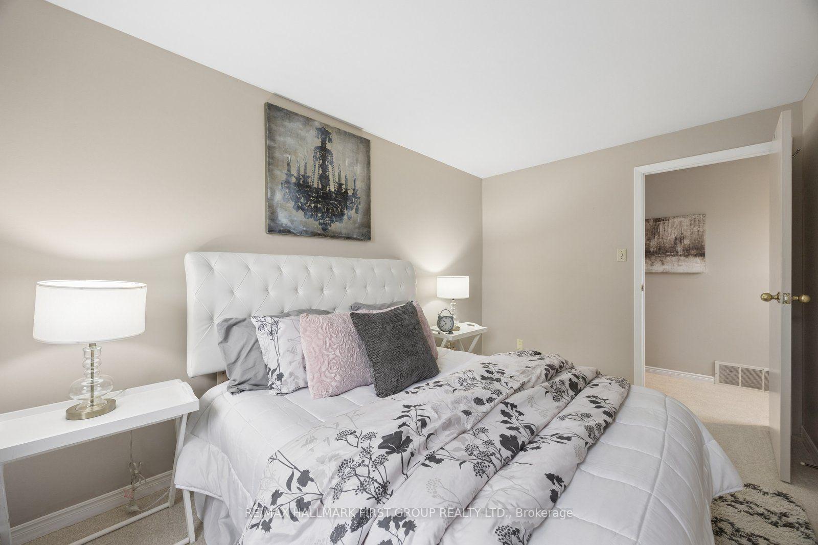 Photo 25 of 920 Essa Crescent, Pickering, West Shore — HOMEH