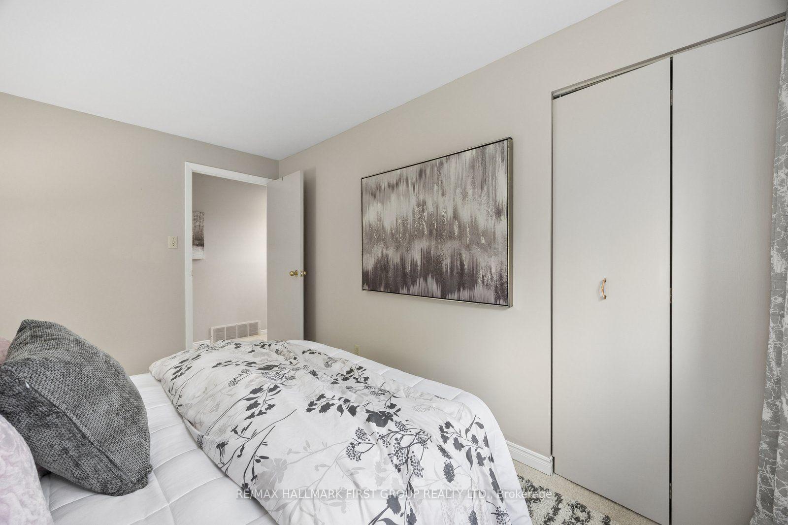 Photo 26 of 920 Essa Crescent, Pickering, West Shore — HOMEH