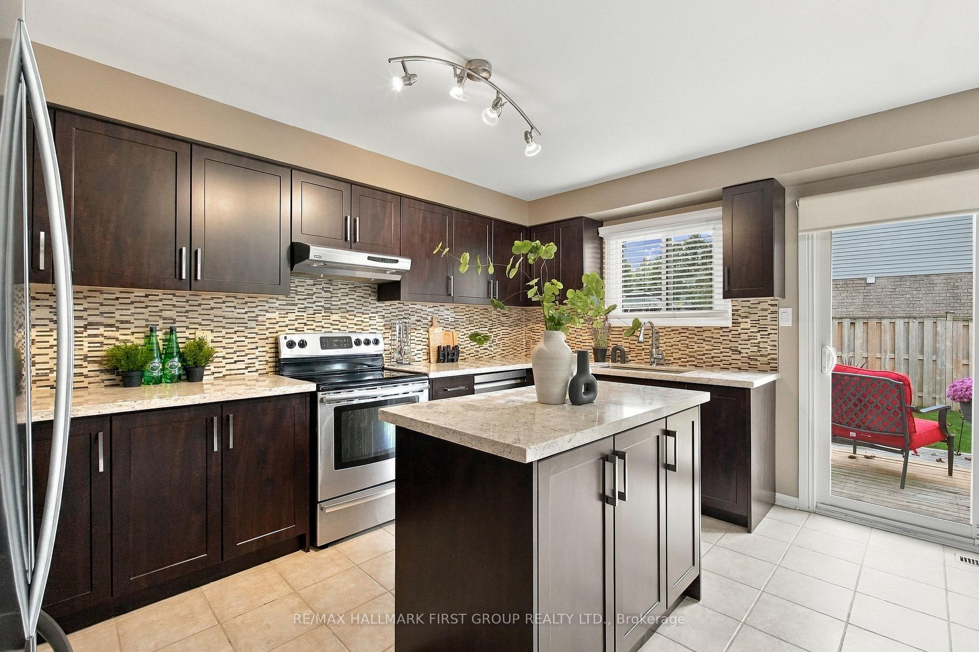 Photo 12 of 1518 Rawlings Drive, Pickering, Liverpool — HOMEH