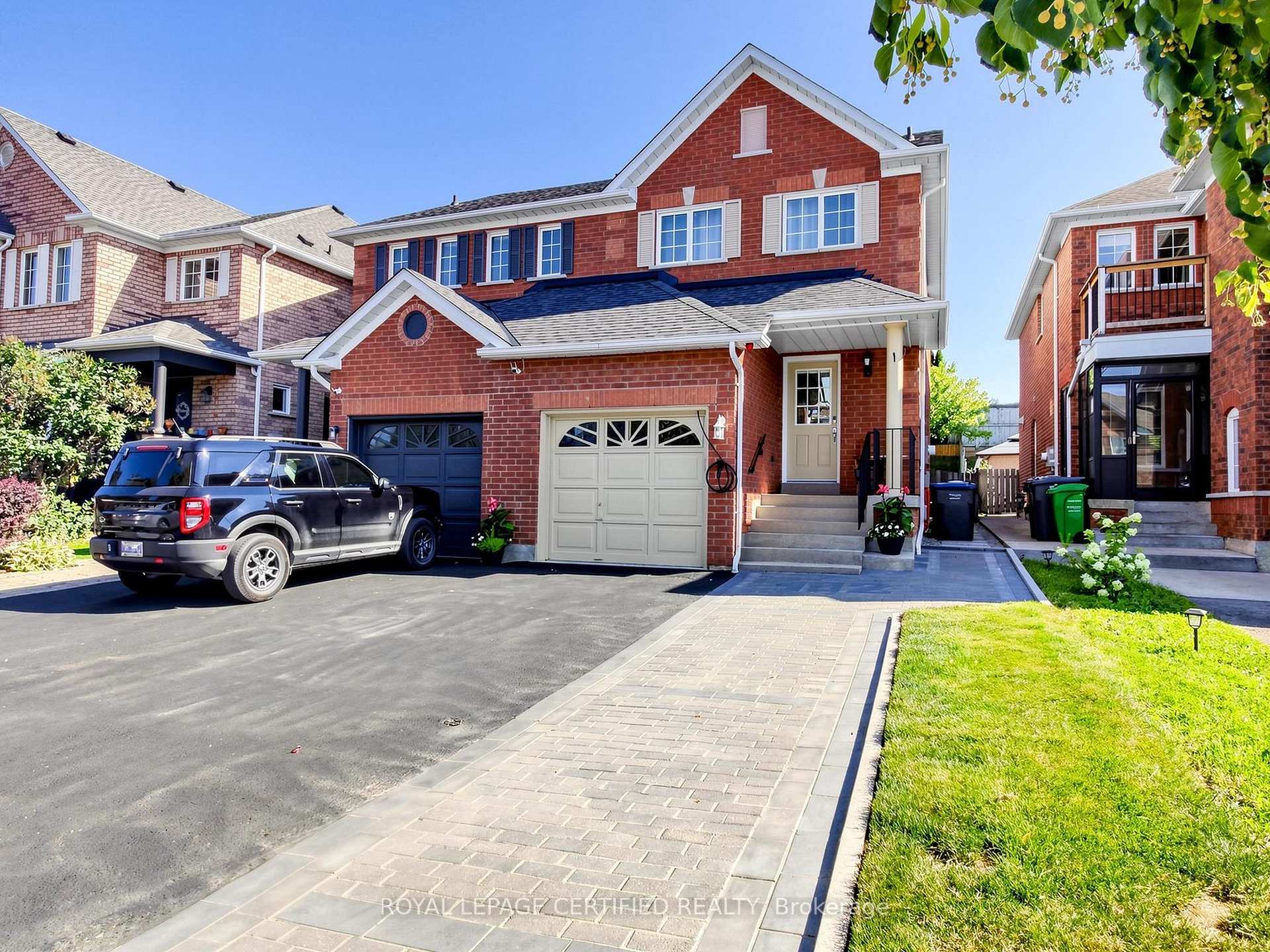 Photo 3 of 102 Grapevine Road, Caledon, Bolton West — HOMEH