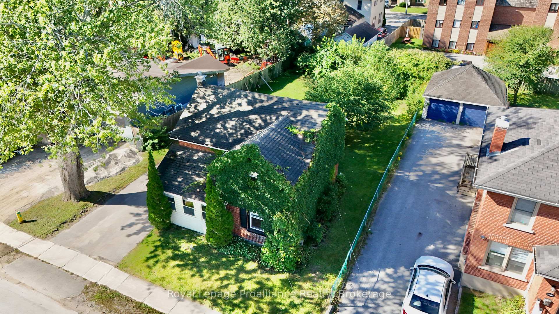 Photo 3 of 166 Burnham Street, Belleville, Belleville Ward — HOMEH