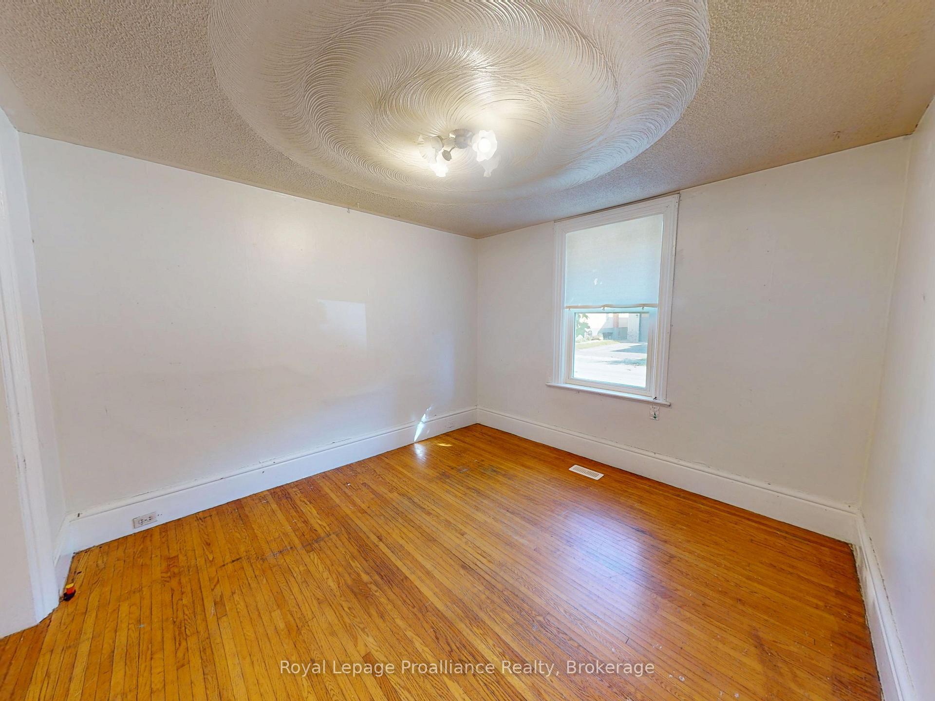 Photo 10 of 166 Burnham Street, Belleville, Belleville Ward — HOMEH