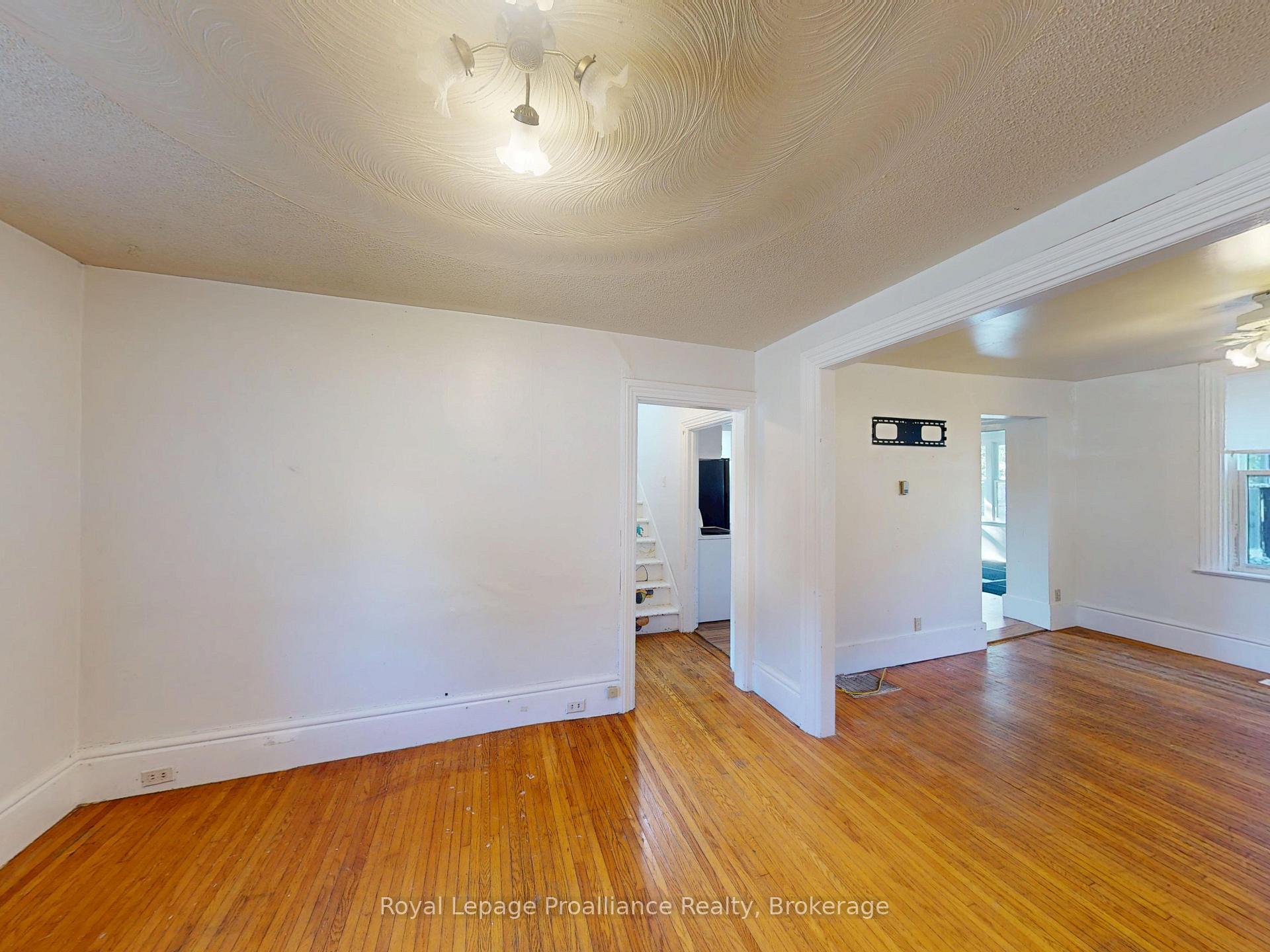 Photo 11 of 166 Burnham Street, Belleville, Belleville Ward — HOMEH