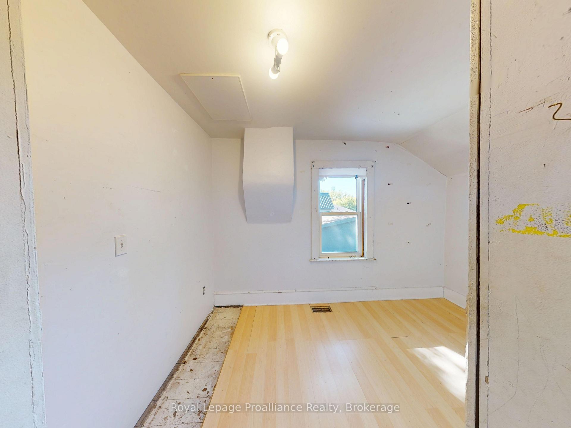 Photo 20 of 166 Burnham Street, Belleville, Belleville Ward — HOMEH