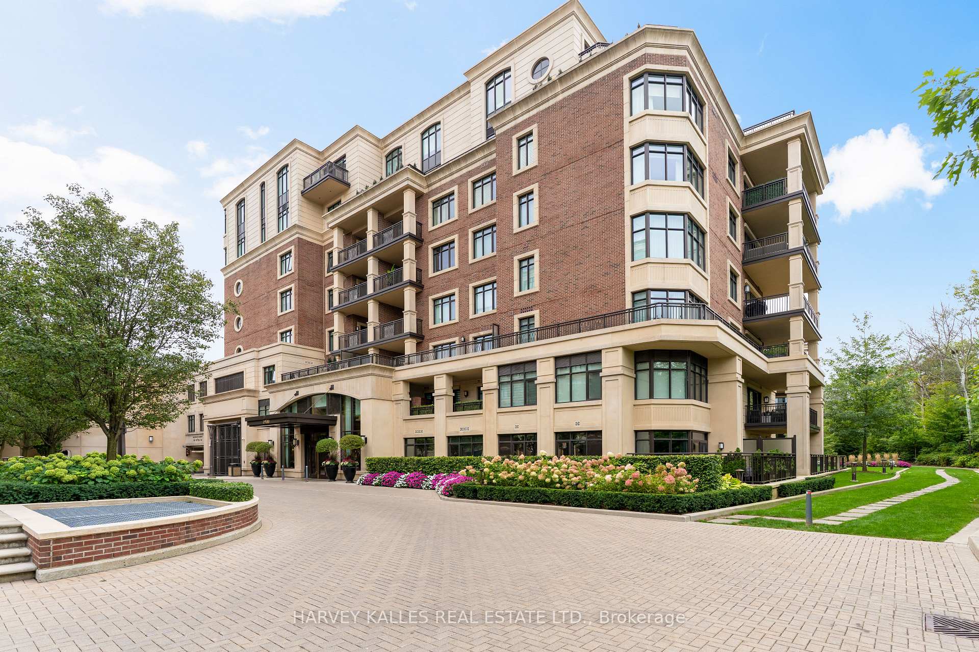 Front of Unit 227, 1900 Bayview Avenue