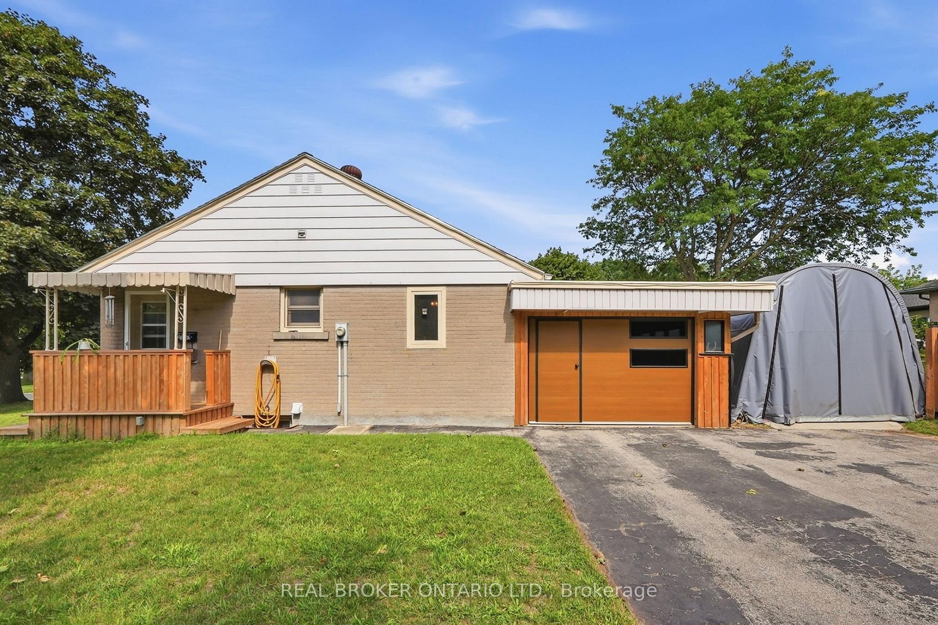Photo 2 of 21 Oakwood Avenue, Kitchener, Fairfield — HOMEH