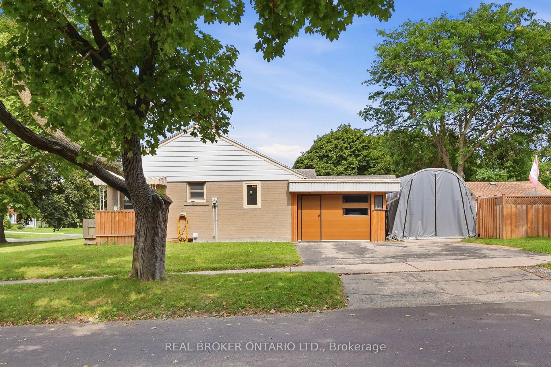 Photo 3 of 21 Oakwood Avenue, Kitchener, Fairfield — HOMEH