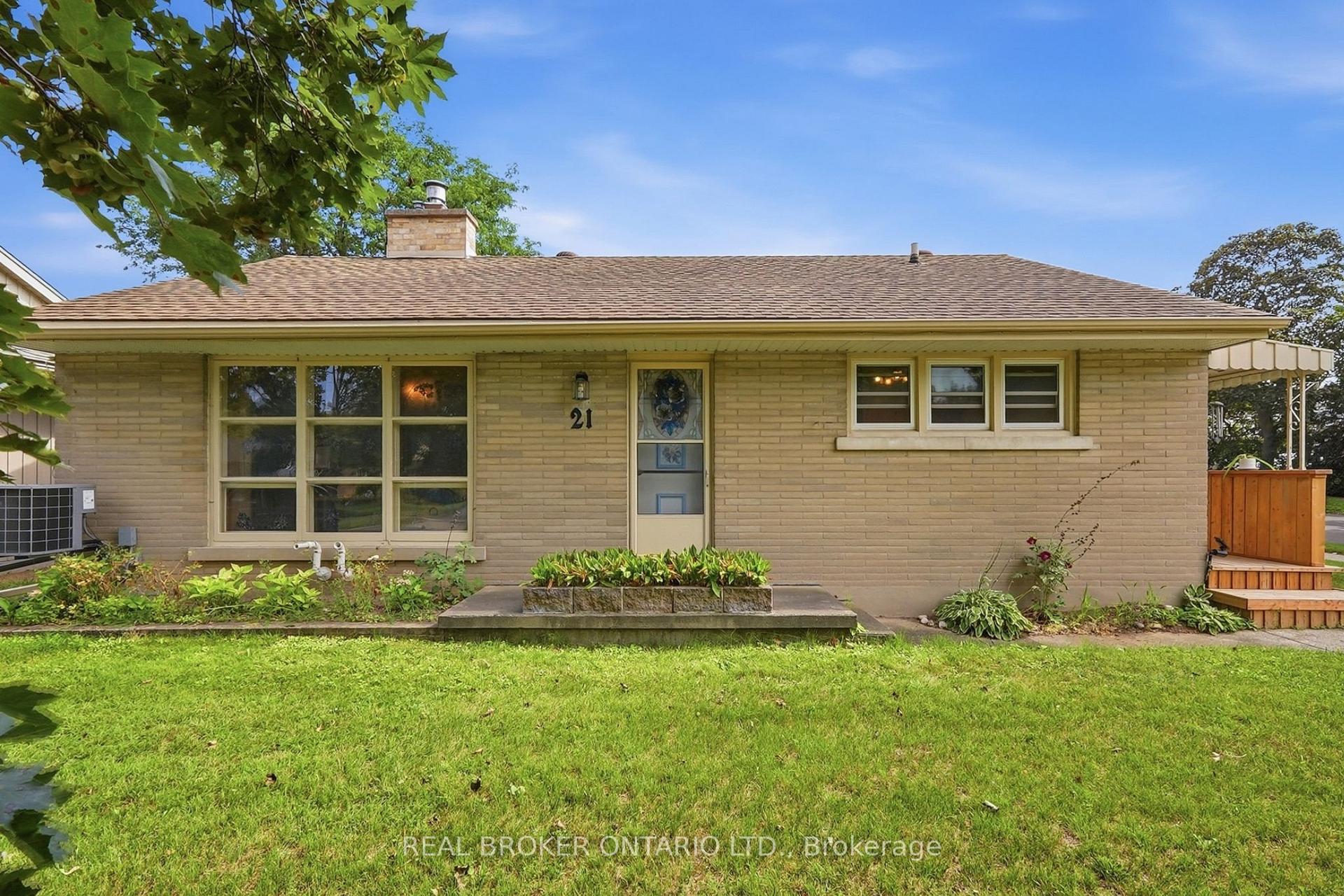 Photo 4 of 21 Oakwood Avenue, Kitchener, Fairfield — HOMEH