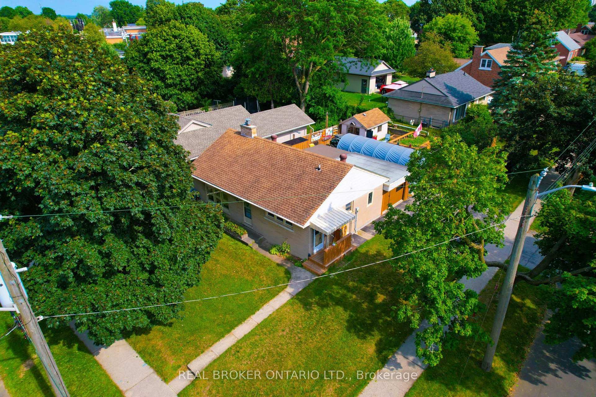 Photo 7 of 21 Oakwood Avenue, Kitchener, Fairfield — HOMEH