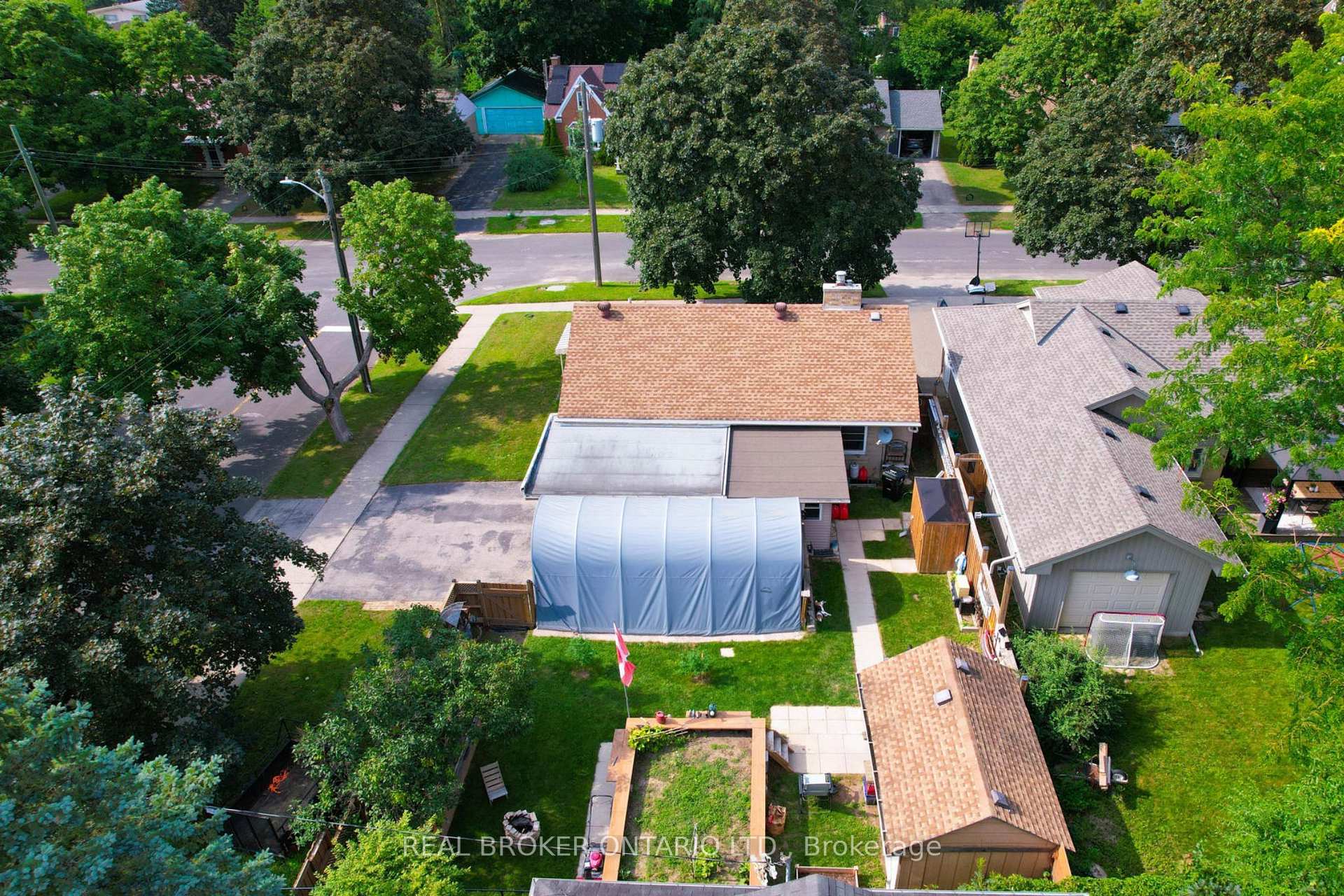 Photo 8 of 21 Oakwood Avenue, Kitchener, Fairfield — HOMEH