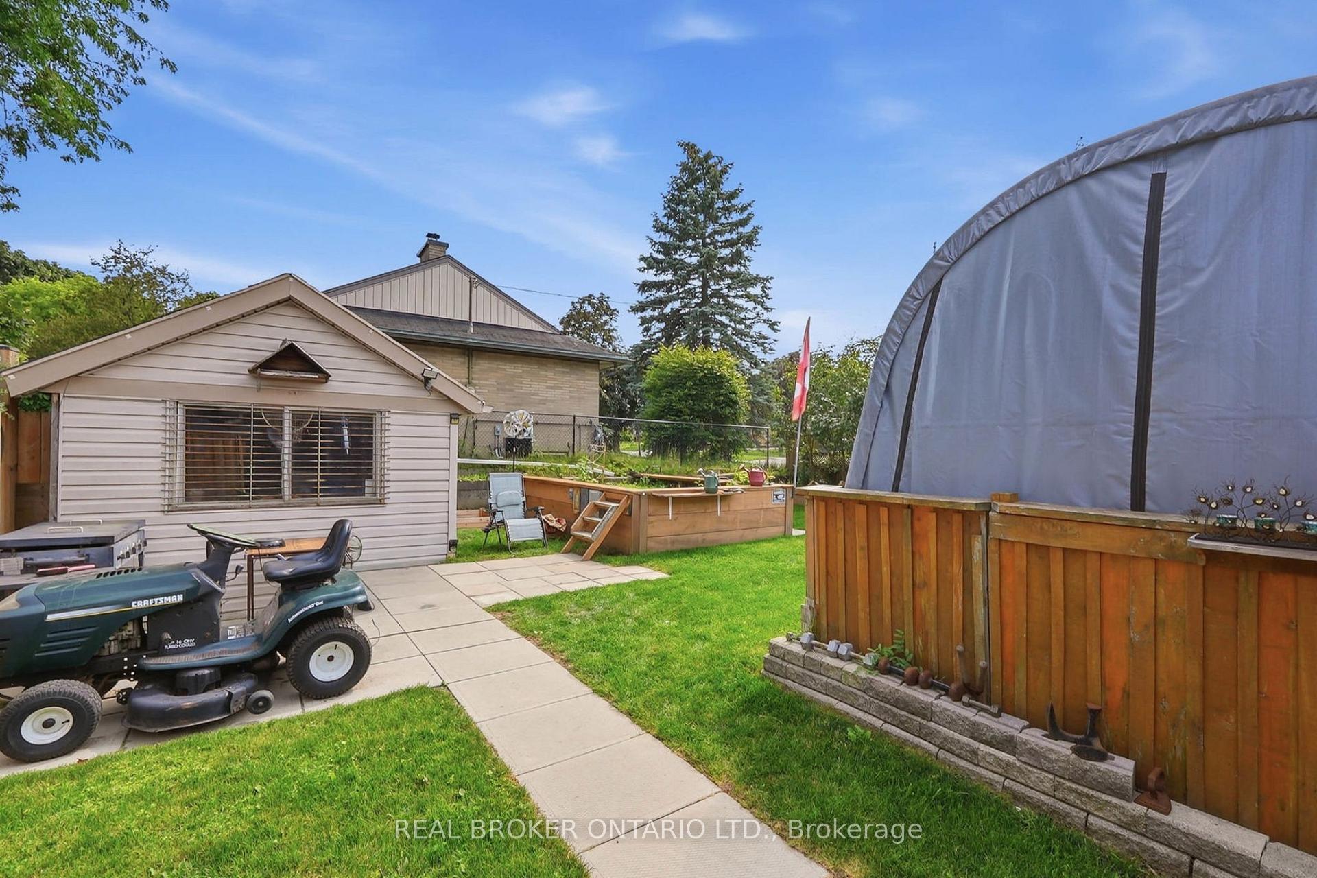 Photo 10 of 21 Oakwood Avenue, Kitchener, Fairfield — HOMEH