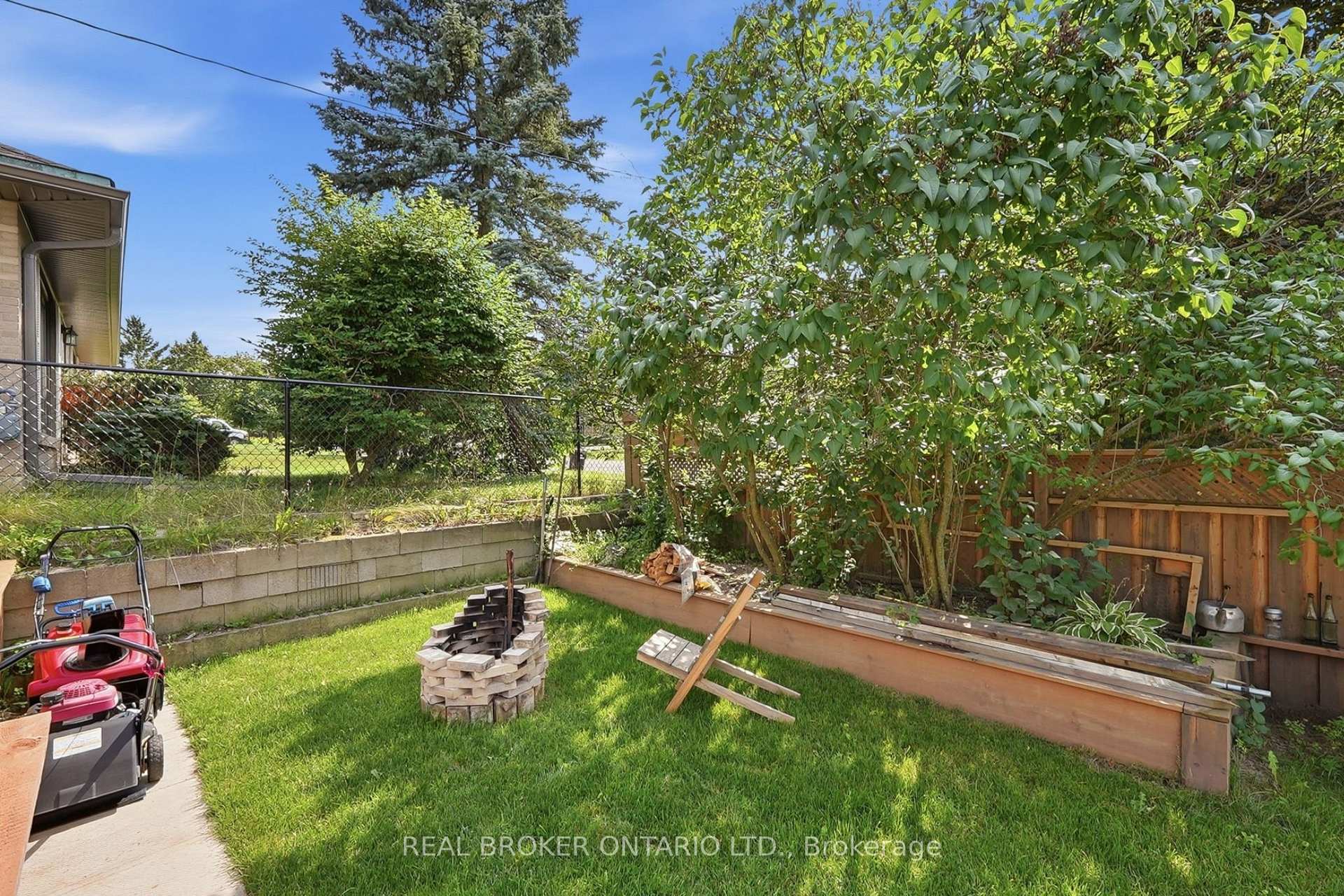Photo 14 of 21 Oakwood Avenue, Kitchener, Fairfield — HOMEH