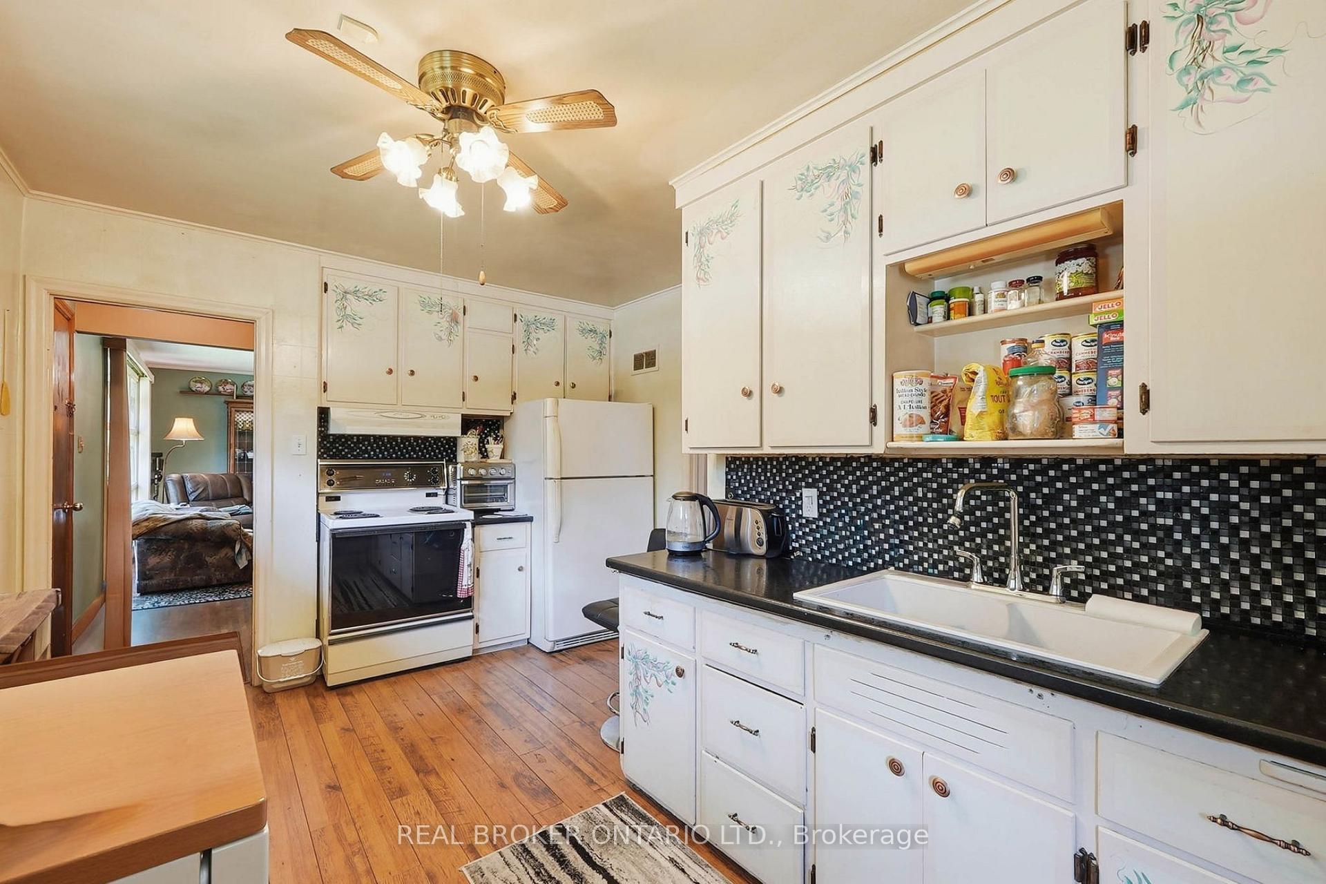 Photo 16 of 21 Oakwood Avenue, Kitchener, Fairfield — HOMEH