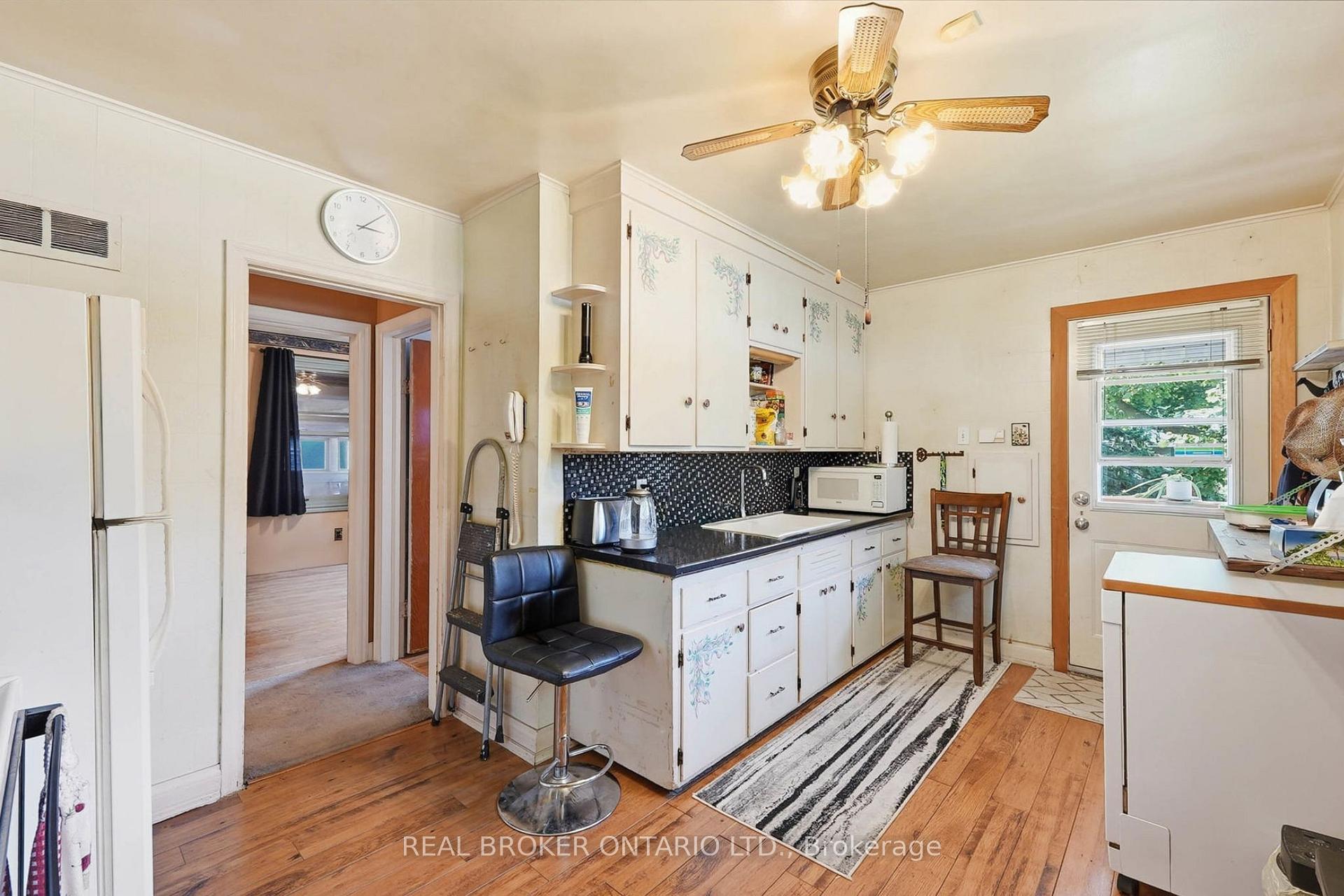 Photo 17 of 21 Oakwood Avenue, Kitchener, Fairfield — HOMEH