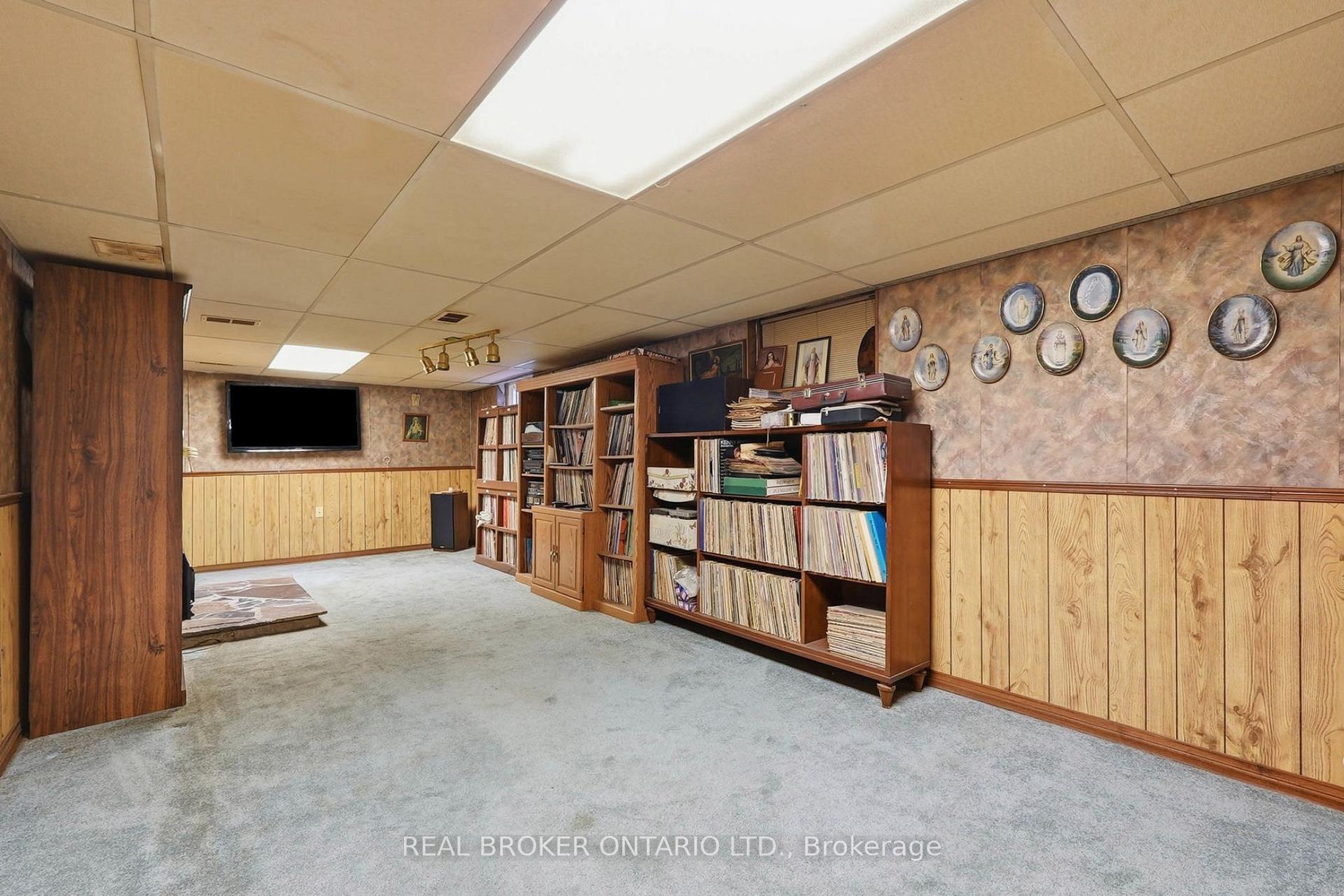Photo 23 of 21 Oakwood Avenue, Kitchener, Fairfield — HOMEH