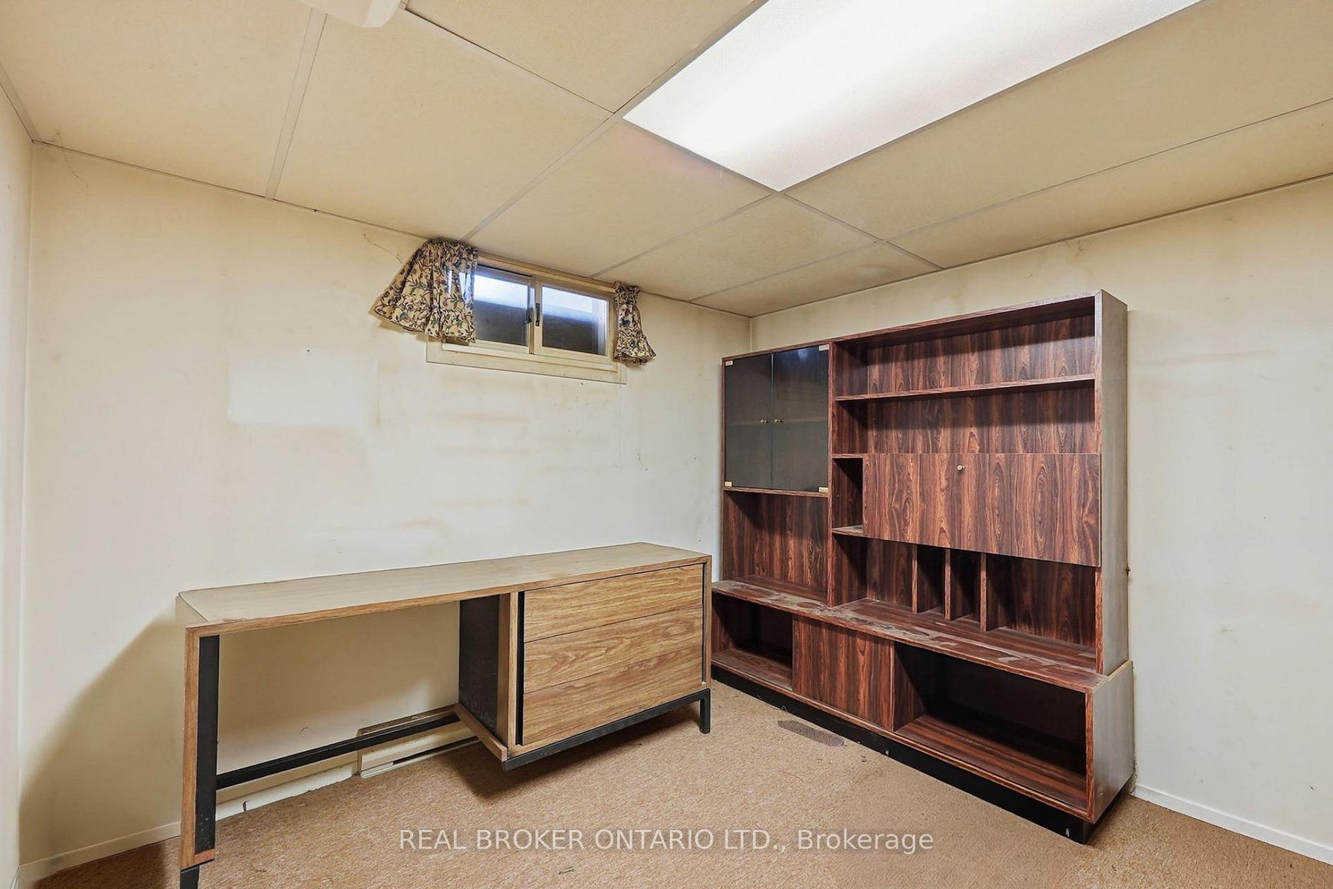 Photo 25 of 21 Oakwood Avenue, Kitchener, Fairfield — HOMEH