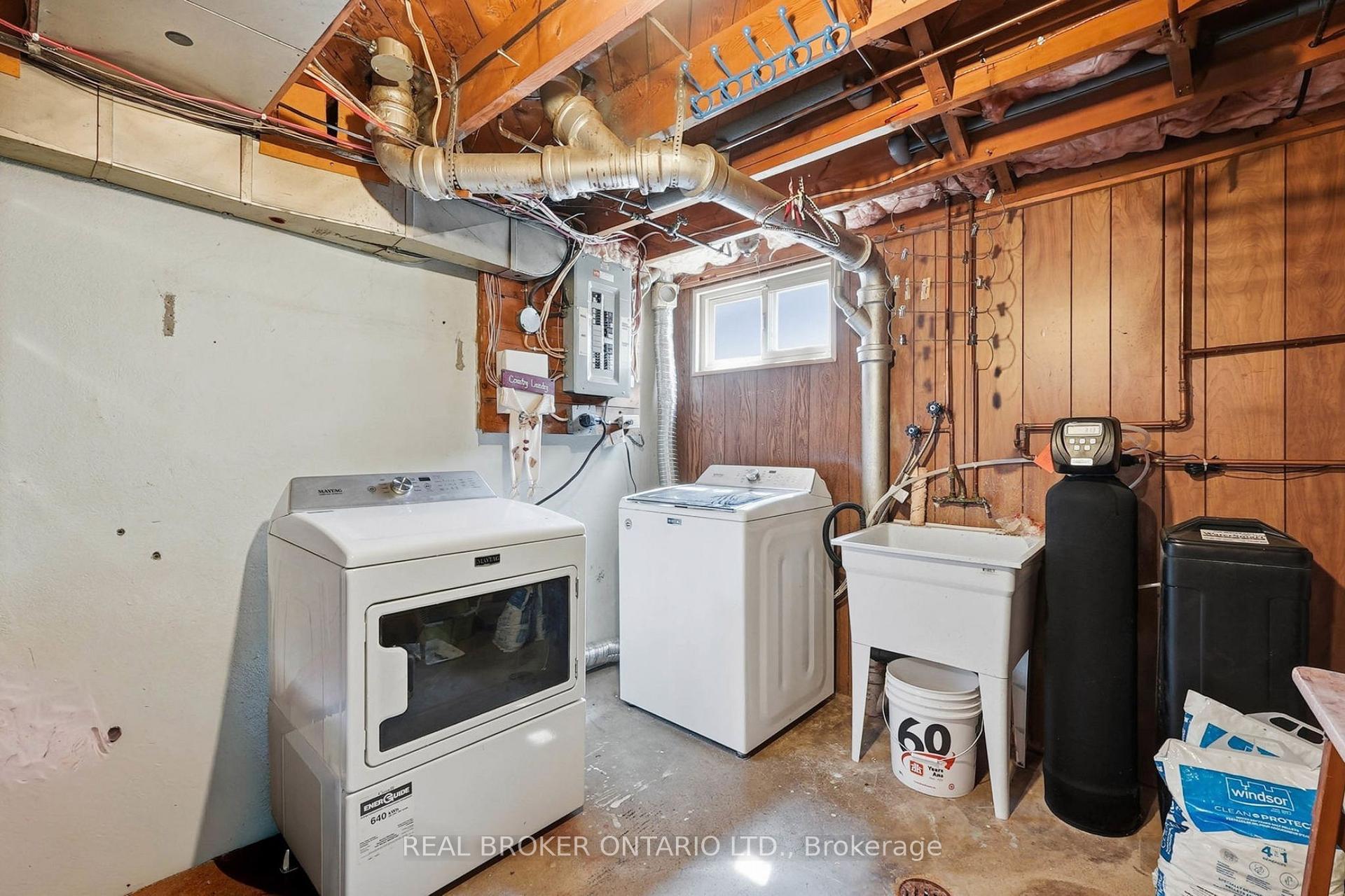 Photo 26 of 21 Oakwood Avenue, Kitchener, Fairfield — HOMEH