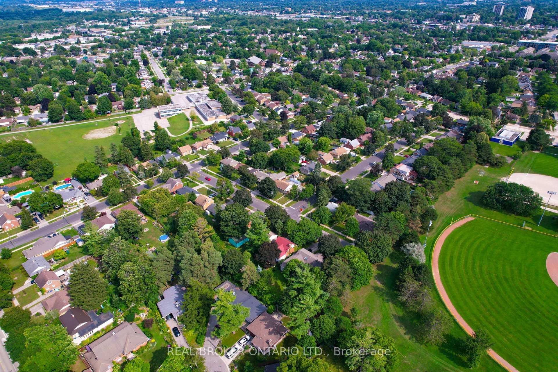 Photo 30 of 21 Oakwood Avenue, Kitchener, Fairfield — HOMEH