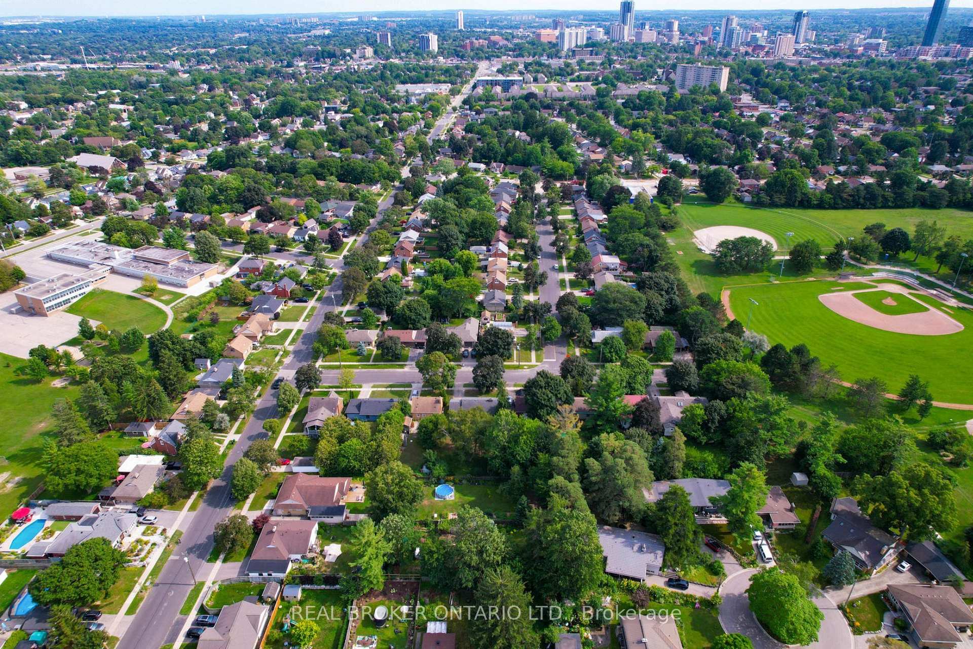 Photo 31 of 21 Oakwood Avenue, Kitchener, Fairfield — HOMEH