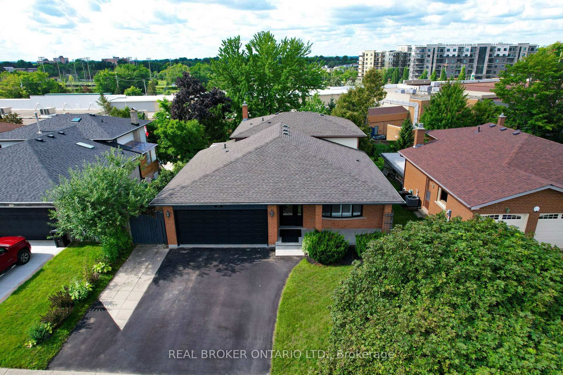 Photo 4 of 60 Ebydale Drive, Kitchener, Grand River North — HOMEH