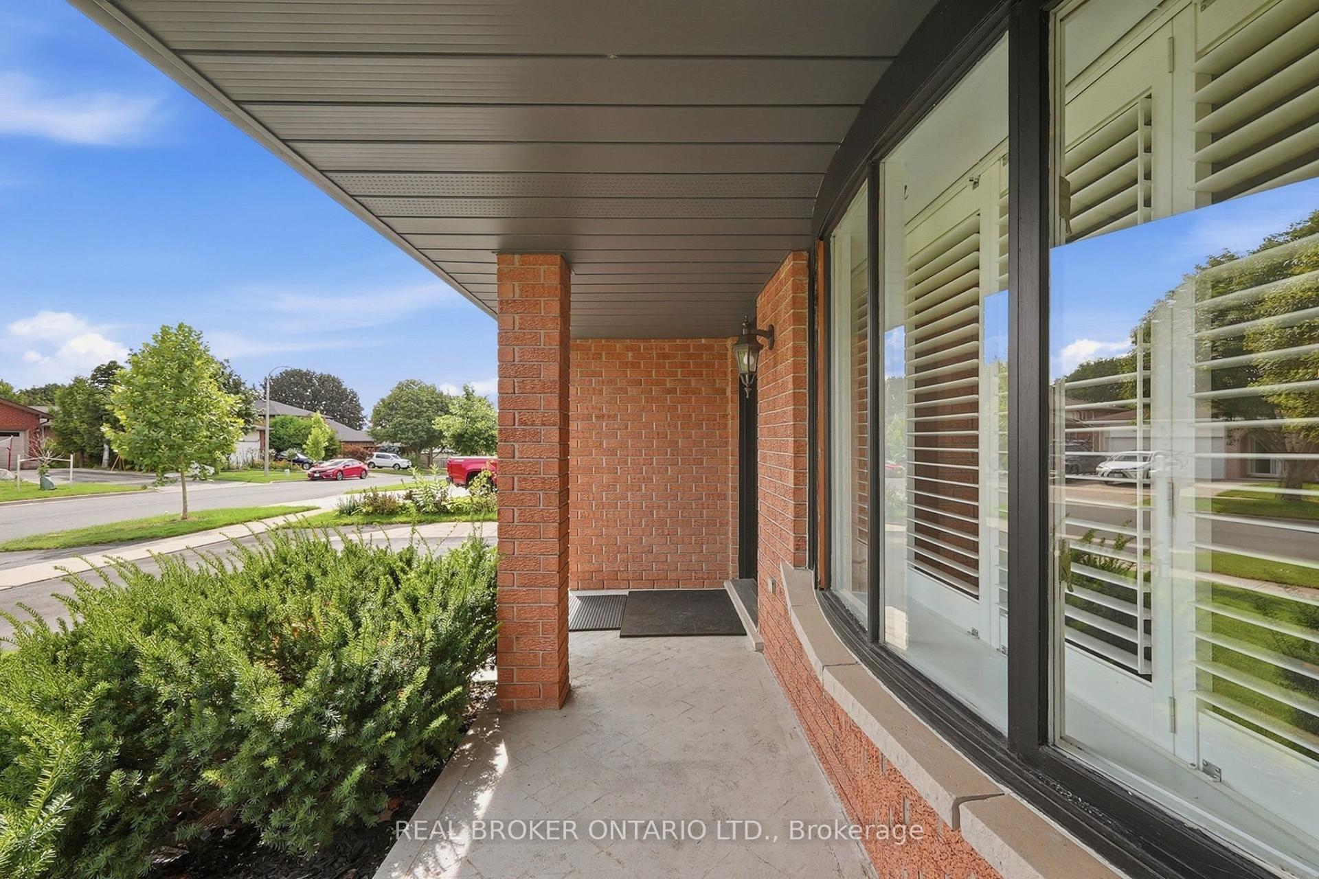 Photo 5 of 60 Ebydale Drive, Kitchener, Grand River North — HOMEH