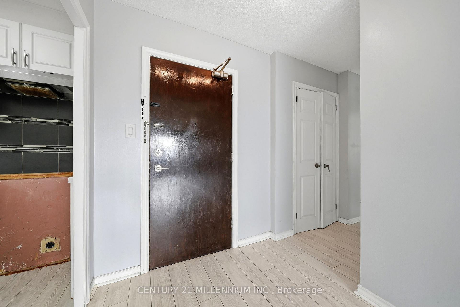 Photo 6 of Unit 903, 714 The West Mall, Etobicoke, Eringate-Centennial-West Deane — HOMEH