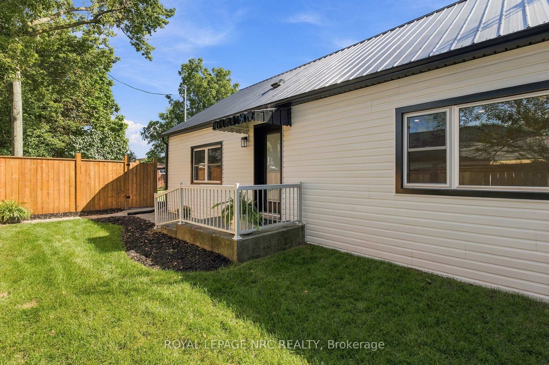 Photo 2 of 116 Dufferin Street, West Lincoln, Smithville — HOMEH
