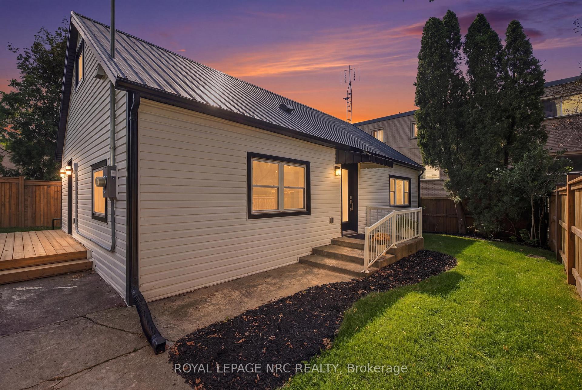 Photo 3 of 116 Dufferin Street, West Lincoln, Smithville — HOMEH