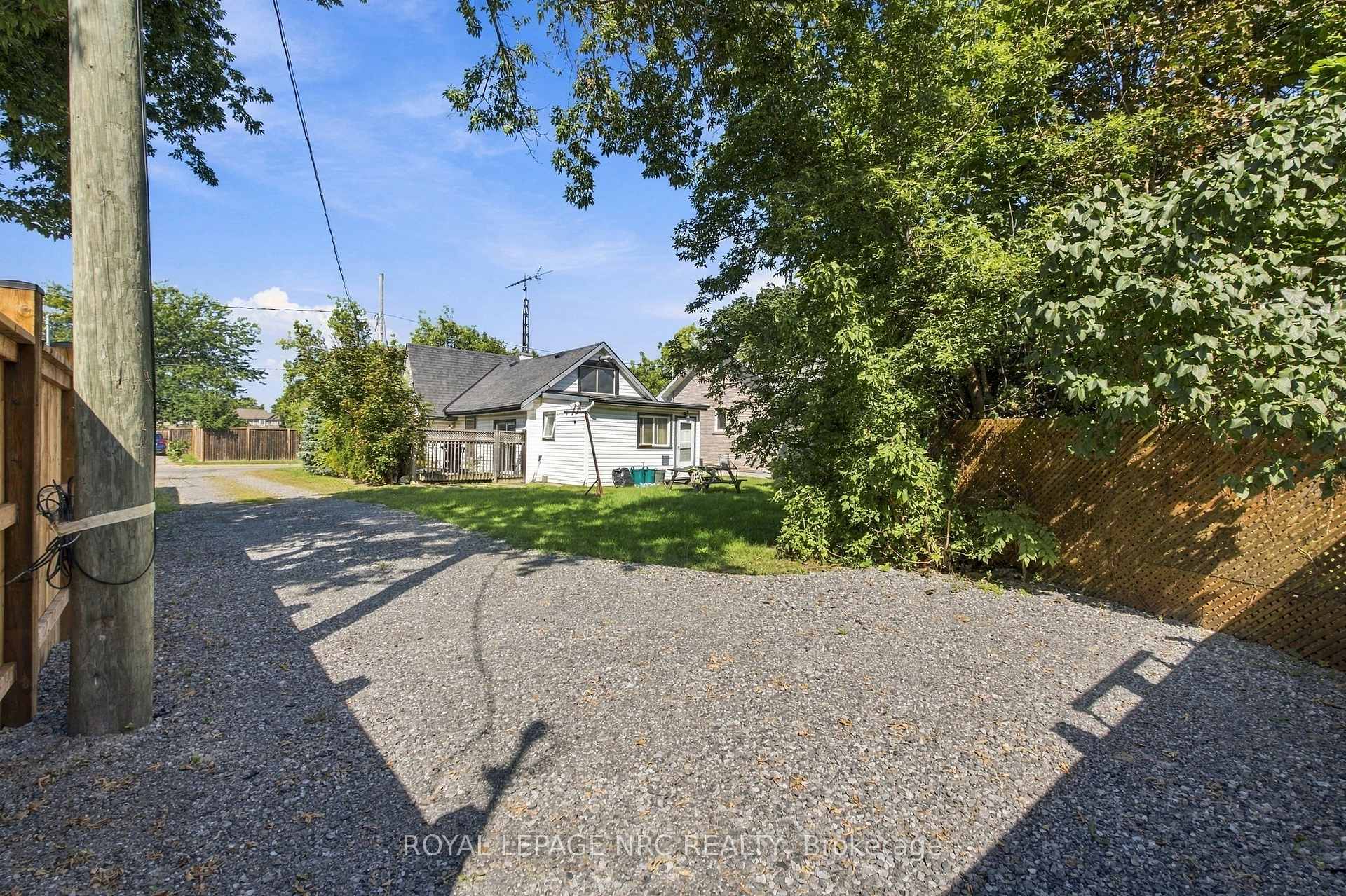 Photo 5 of 116 Dufferin Street, West Lincoln, Smithville — HOMEH