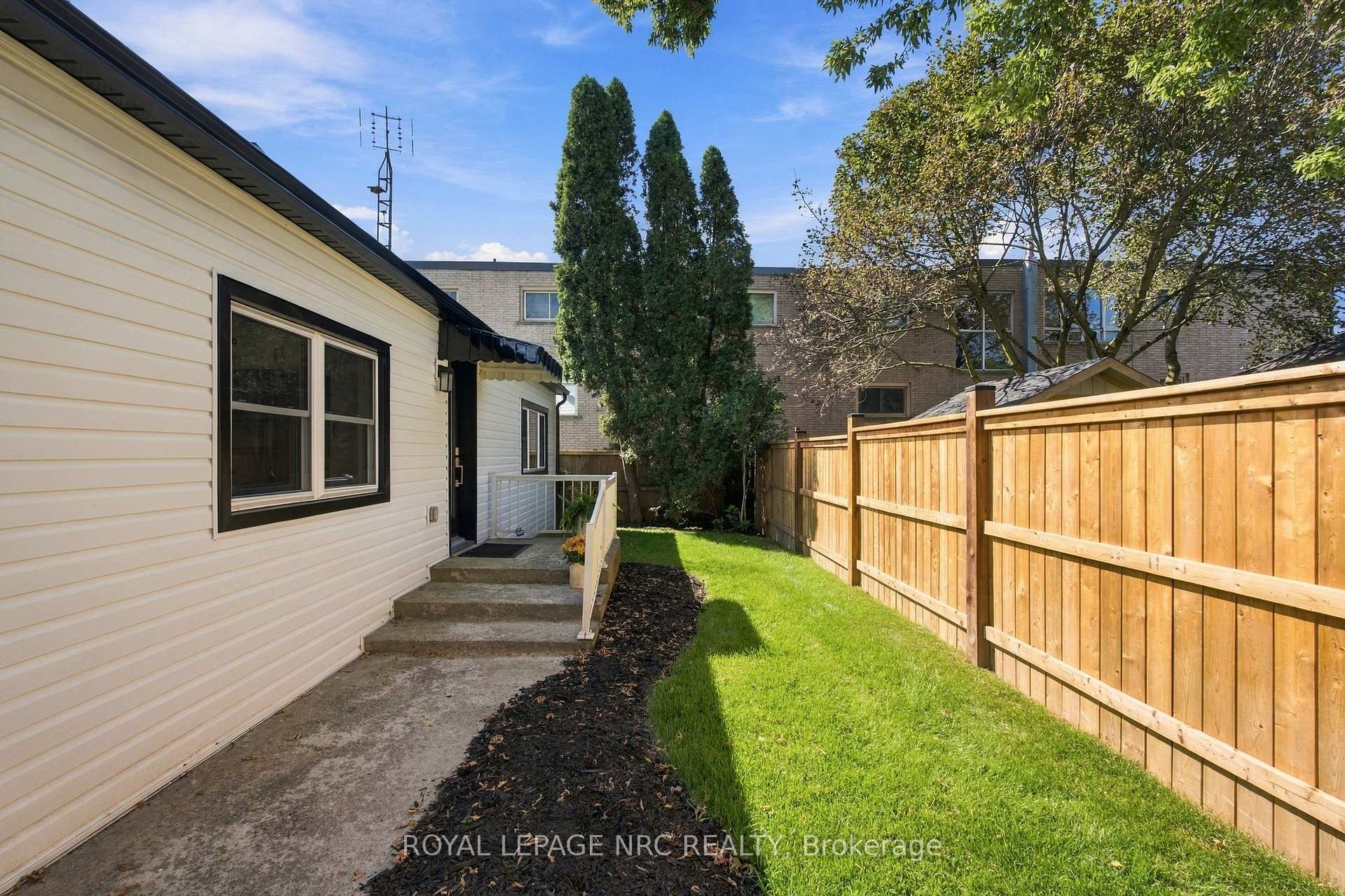 Photo 18 of 116 Dufferin Street, West Lincoln, Smithville — HOMEH