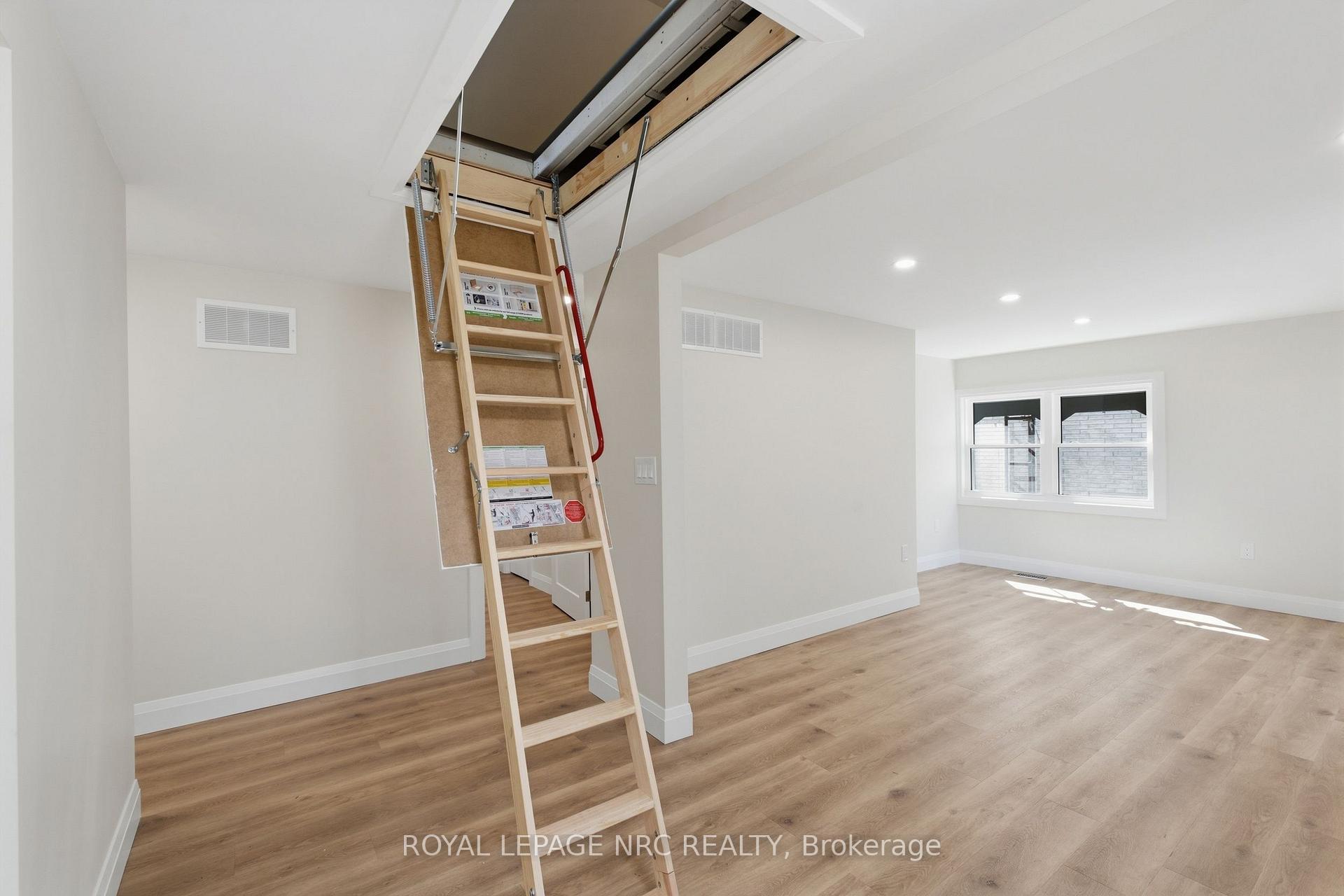 Photo 33 of 116 Dufferin Street, West Lincoln, Smithville — HOMEH