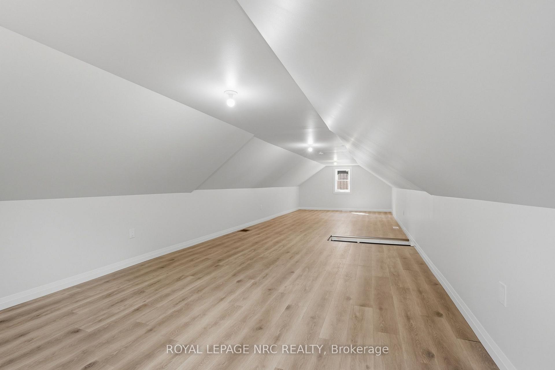 Photo 35 of 116 Dufferin Street, West Lincoln, Smithville — HOMEH