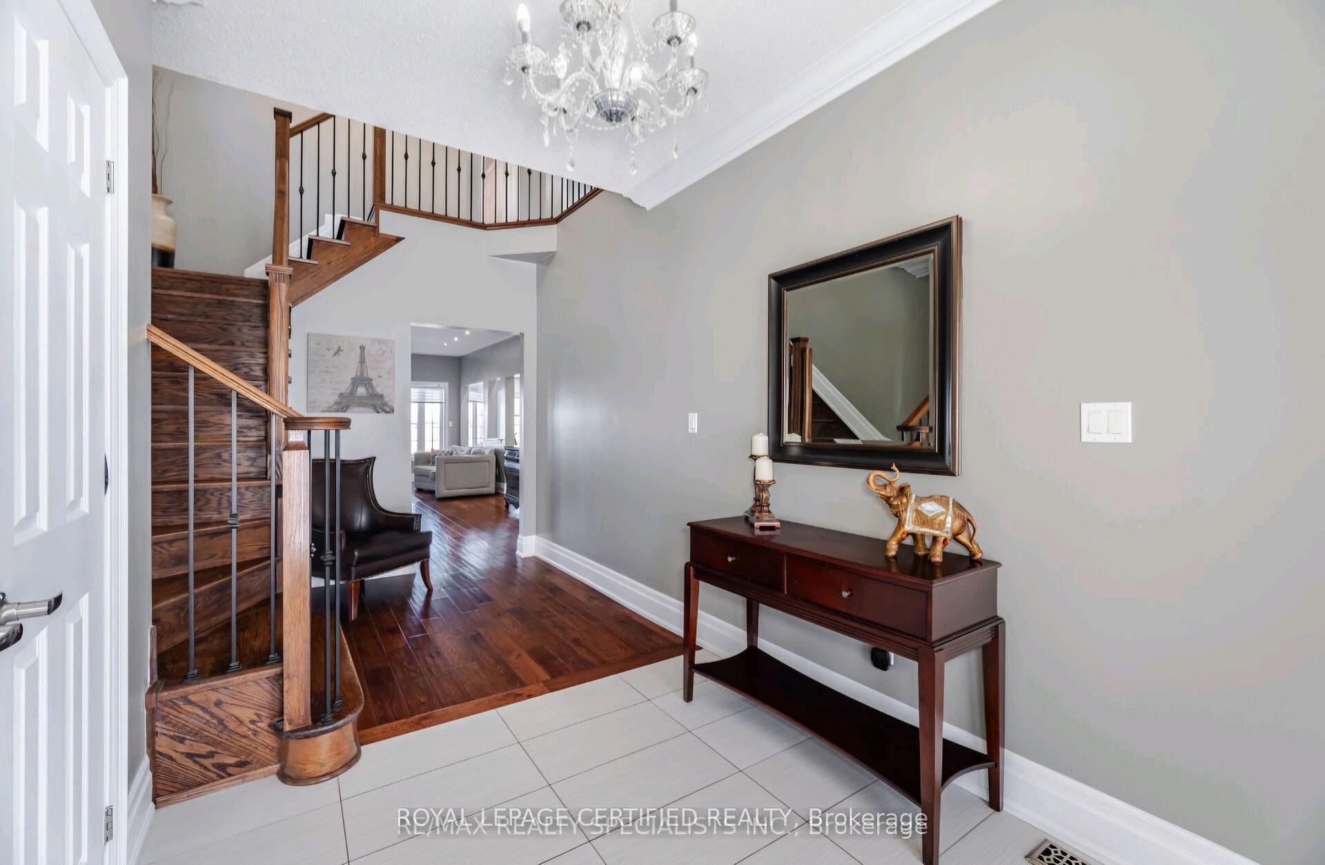 Photo 3 of 122 Teal Crest Circle, Brampton, Credit Valley — HOMEH