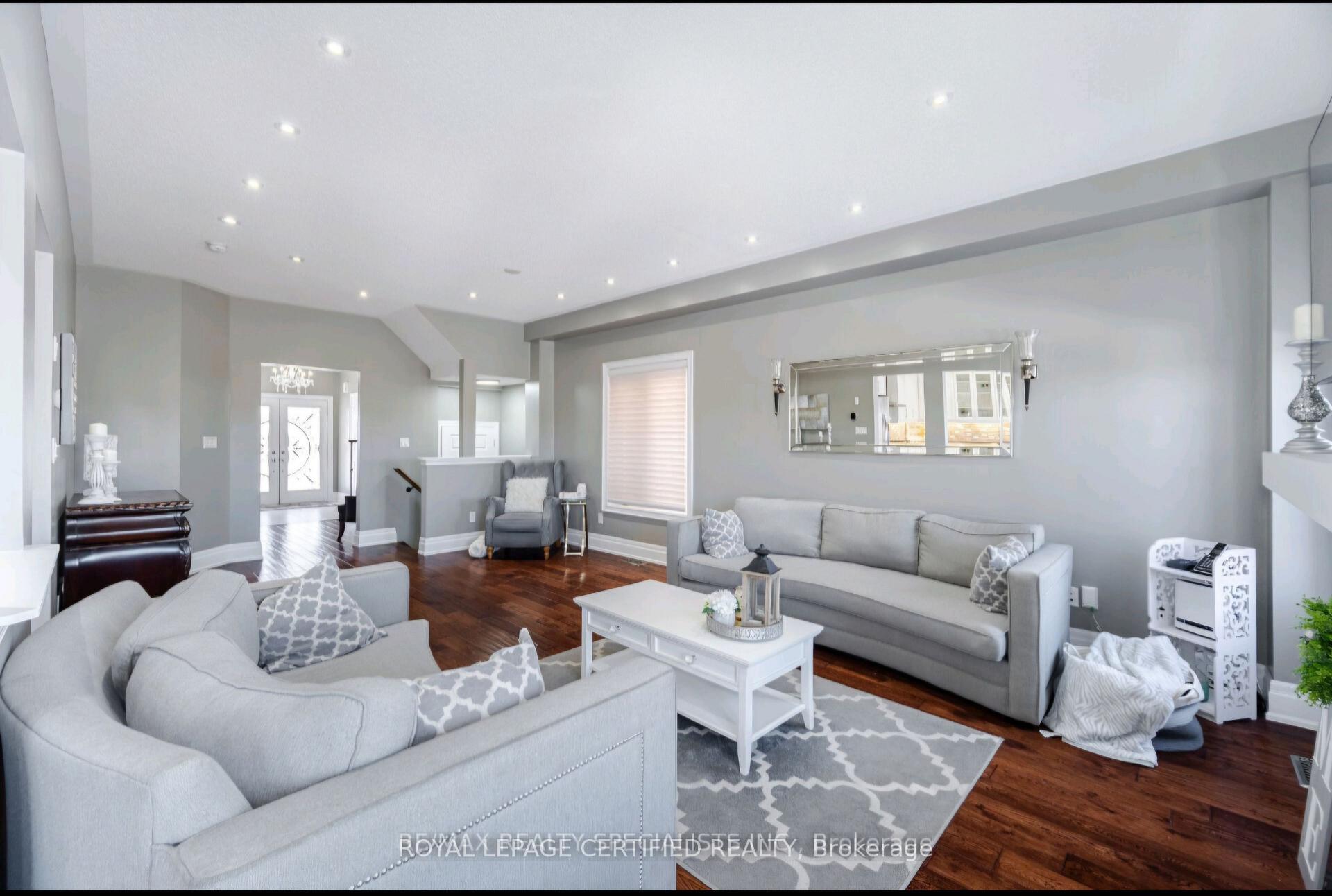 Photo 5 of 122 Teal Crest Circle, Brampton, Credit Valley — HOMEH