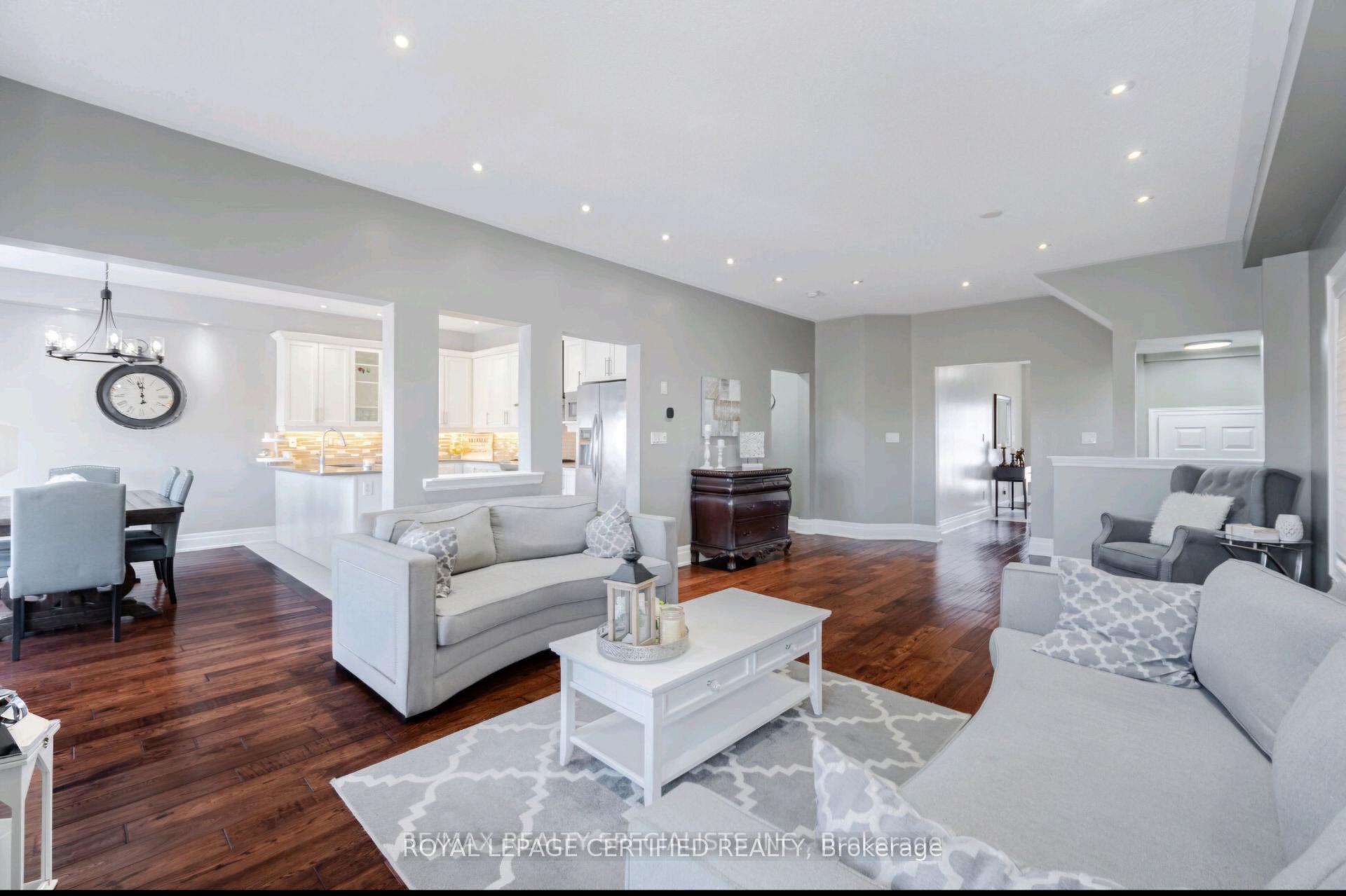 Photo 6 of 122 Teal Crest Circle, Brampton, Credit Valley — HOMEH