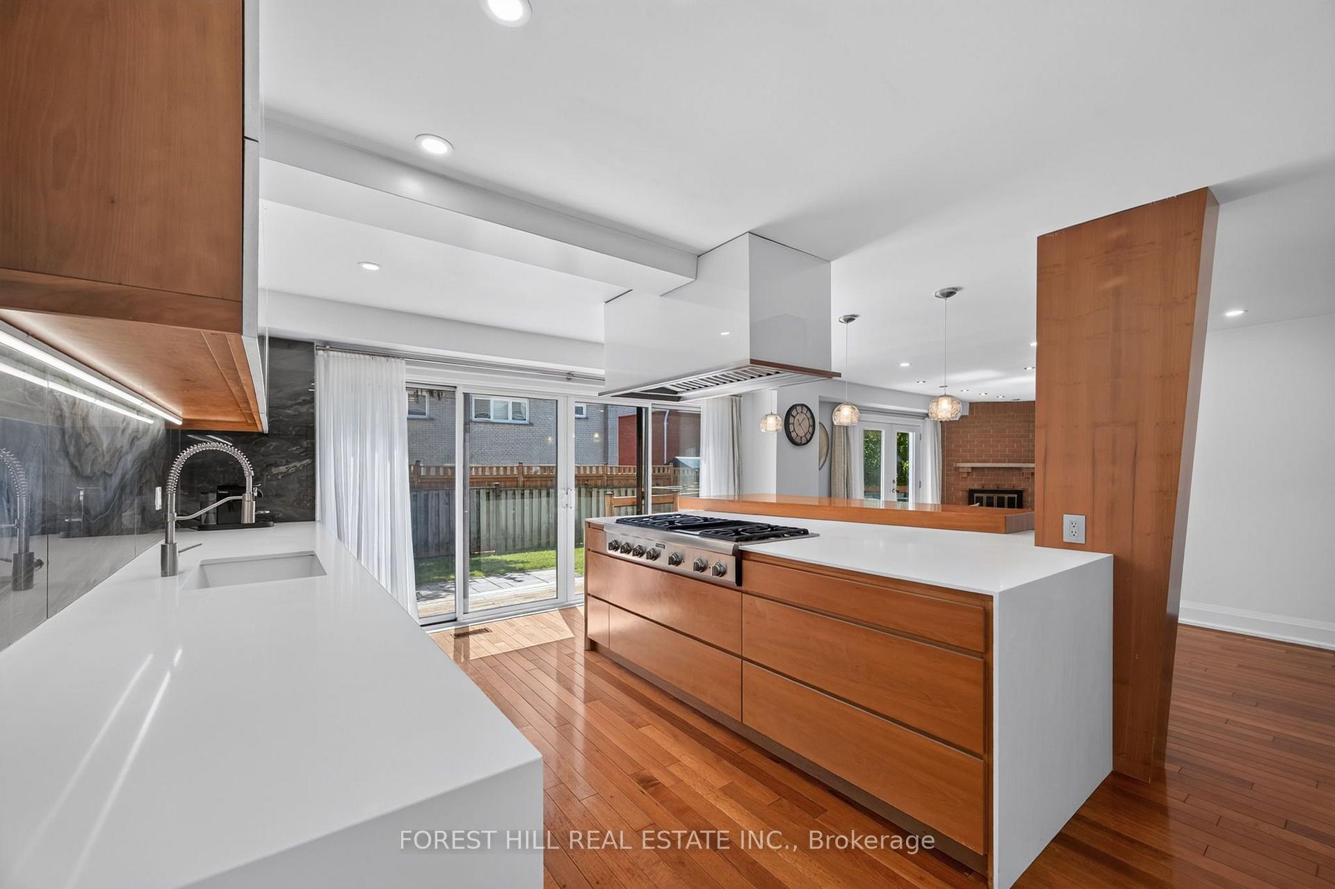 Photo 8 of 38 Crystal Drive, Richmond Hill, Mill Pond — HOMEH