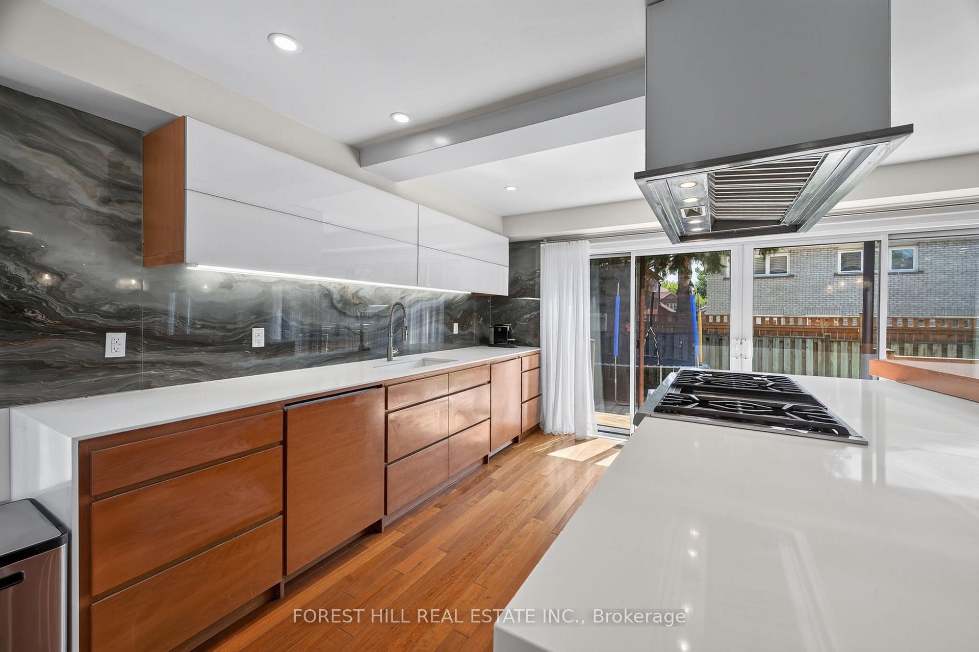 Photo 9 of 38 Crystal Drive, Richmond Hill, Mill Pond — HOMEH