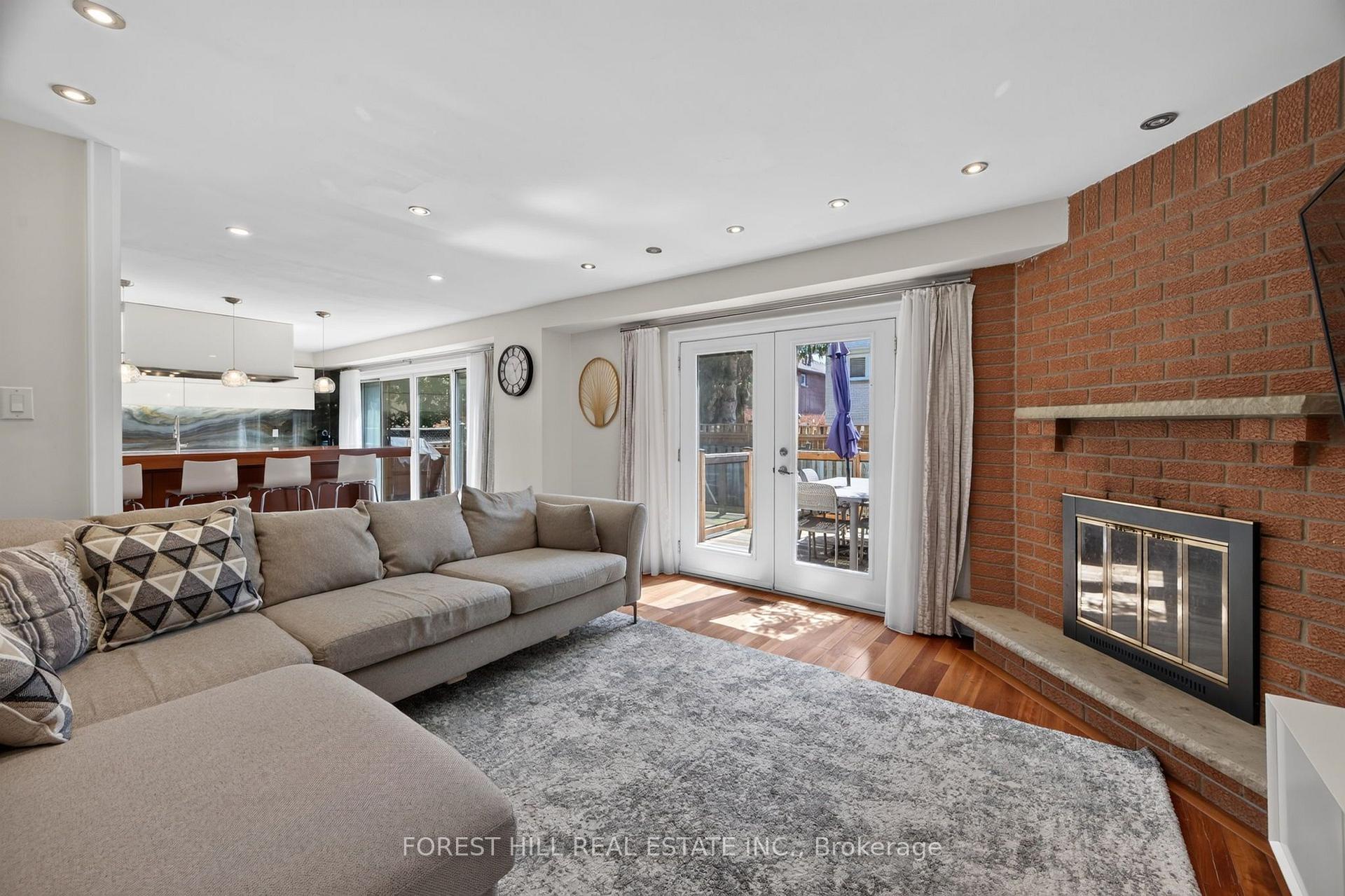 Photo 10 of 38 Crystal Drive, Richmond Hill, Mill Pond — HOMEH